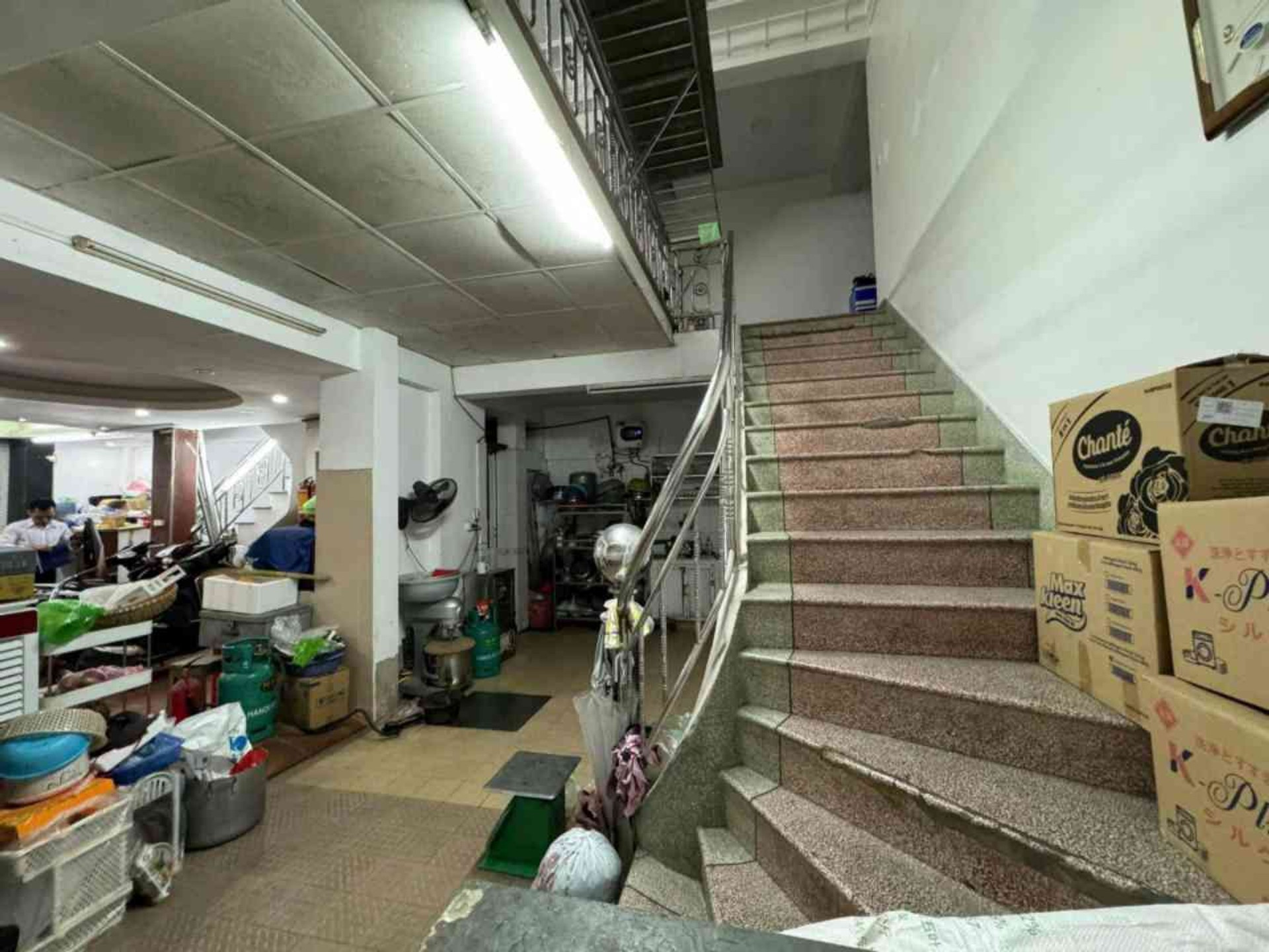 Bán nhà Kim Giang - diện tích 145m2 7 tầng - ô tô vào nhà - giá 27 tỷ