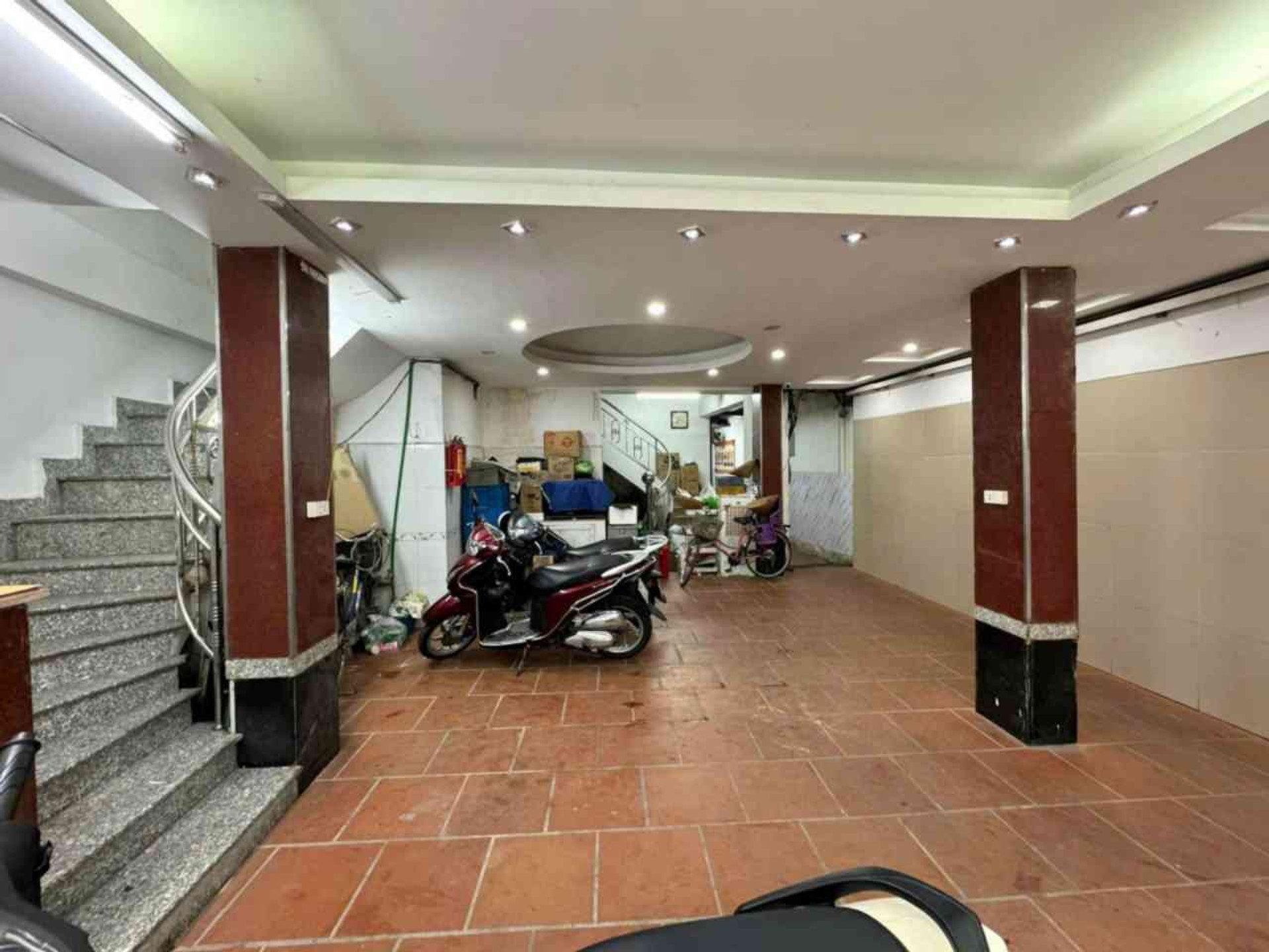Bán nhà Kim Giang - diện tích 145m2 7 tầng - ô tô vào nhà - giá 27 tỷ
