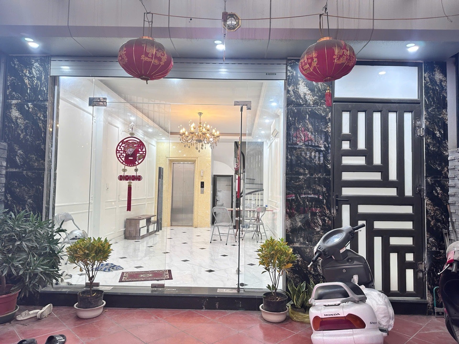 Bán nhà Kim Ngưu - diện tích 31m2 5 tầng - Ô tô tránh - giá 19,5 tỷ