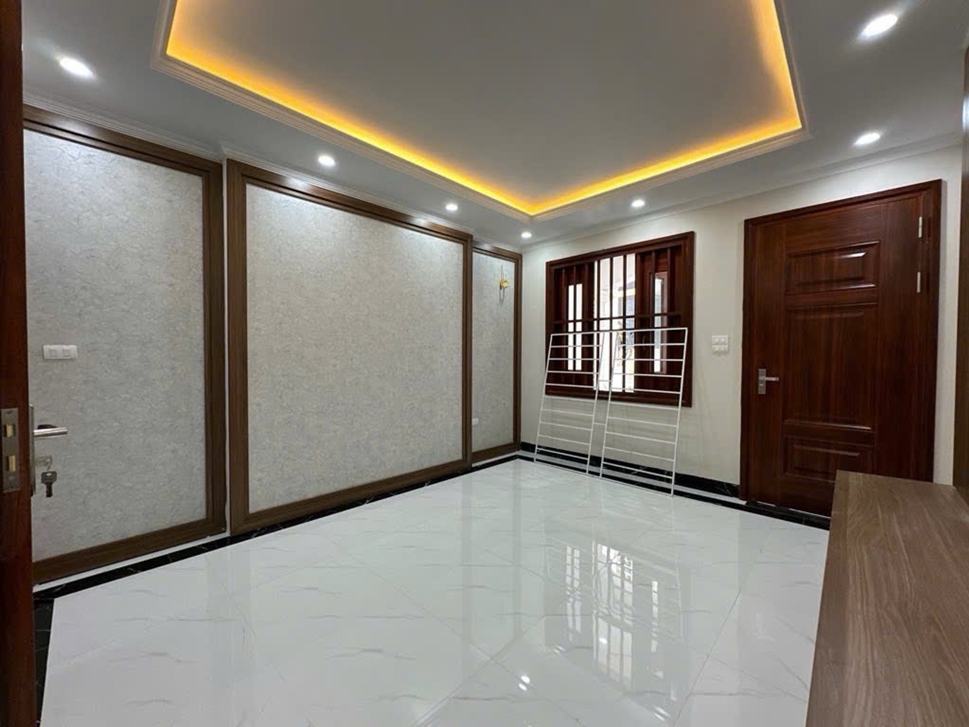 Bán nhà Bùi Xương Trạch - diện tích 53m2 5 tầng - Đầy đủ nội thất - giá 12 tỷ