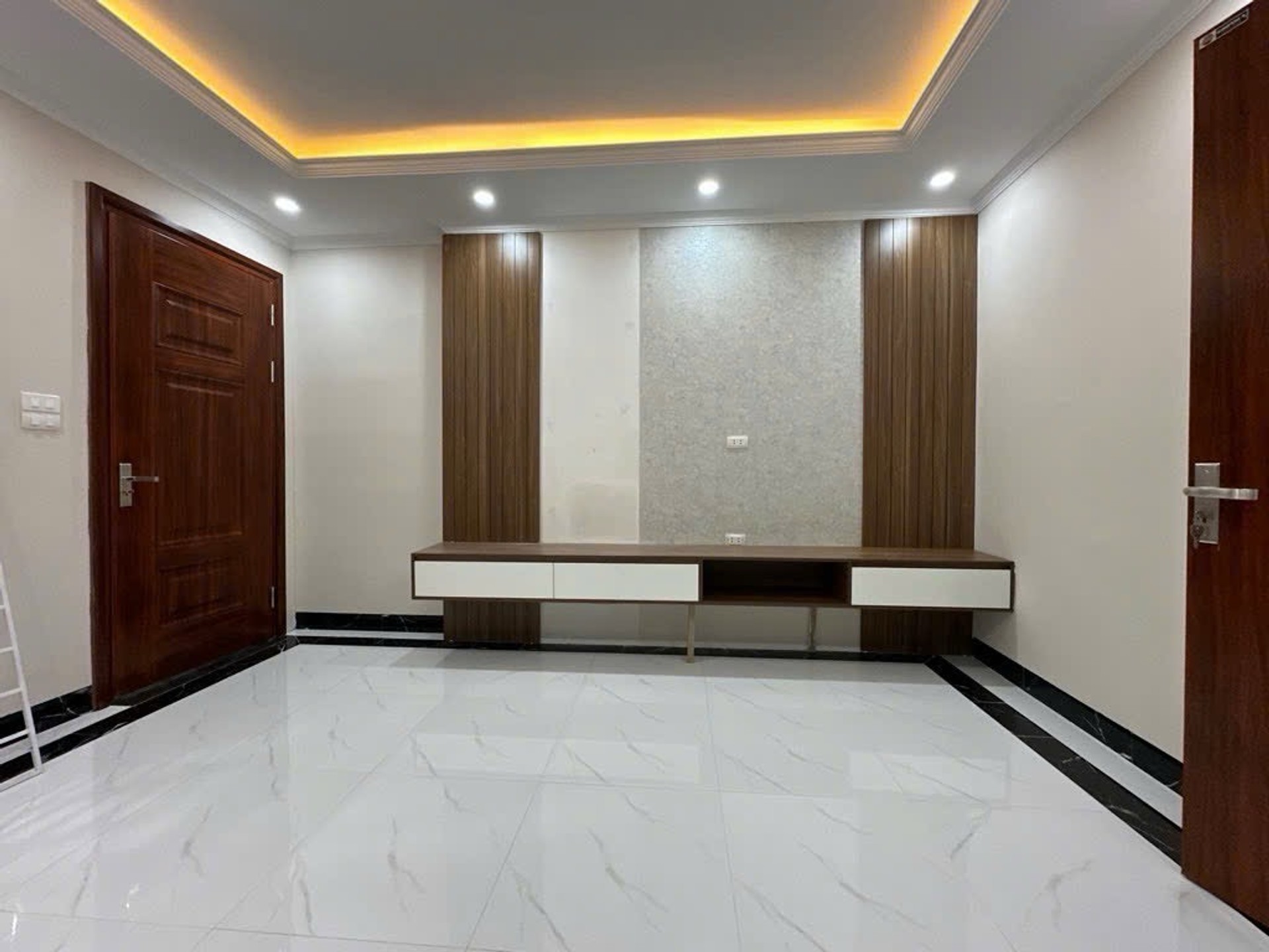 Bán nhà Bùi Xương Trạch - diện tích 53m2 5 tầng - Đầy đủ nội thất - giá 12 tỷ