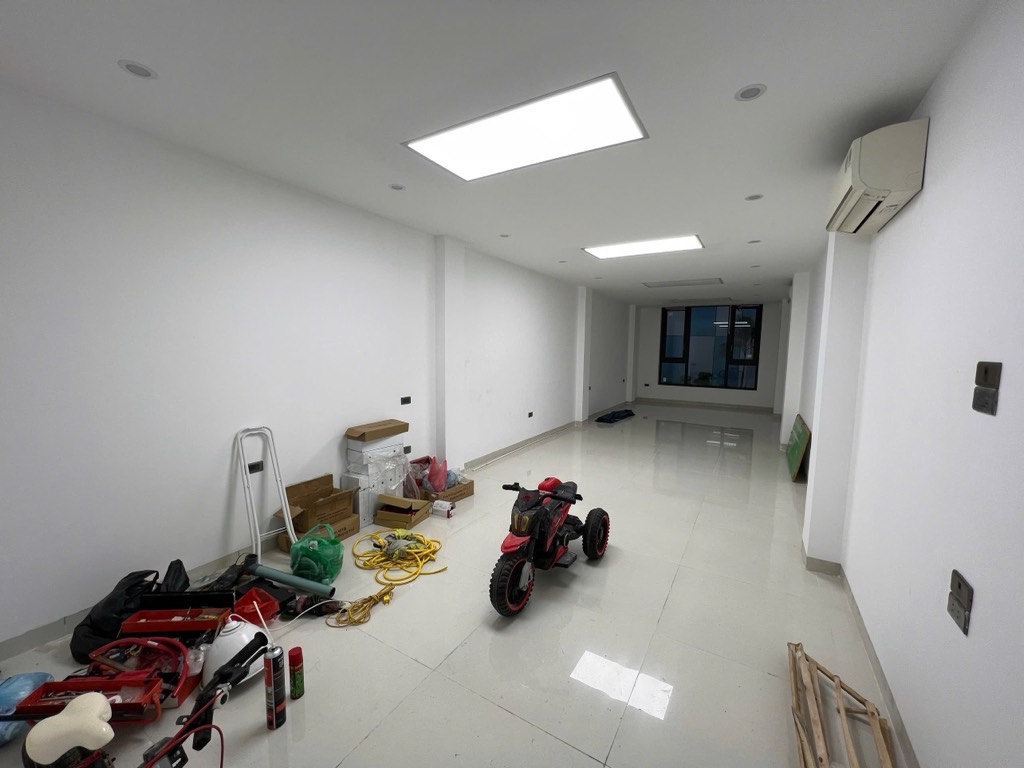 Bán nhà Vũ Ngọc Phan - diện tích 68m2 8 tầng - ô tô tránh - giá 39 tỷ