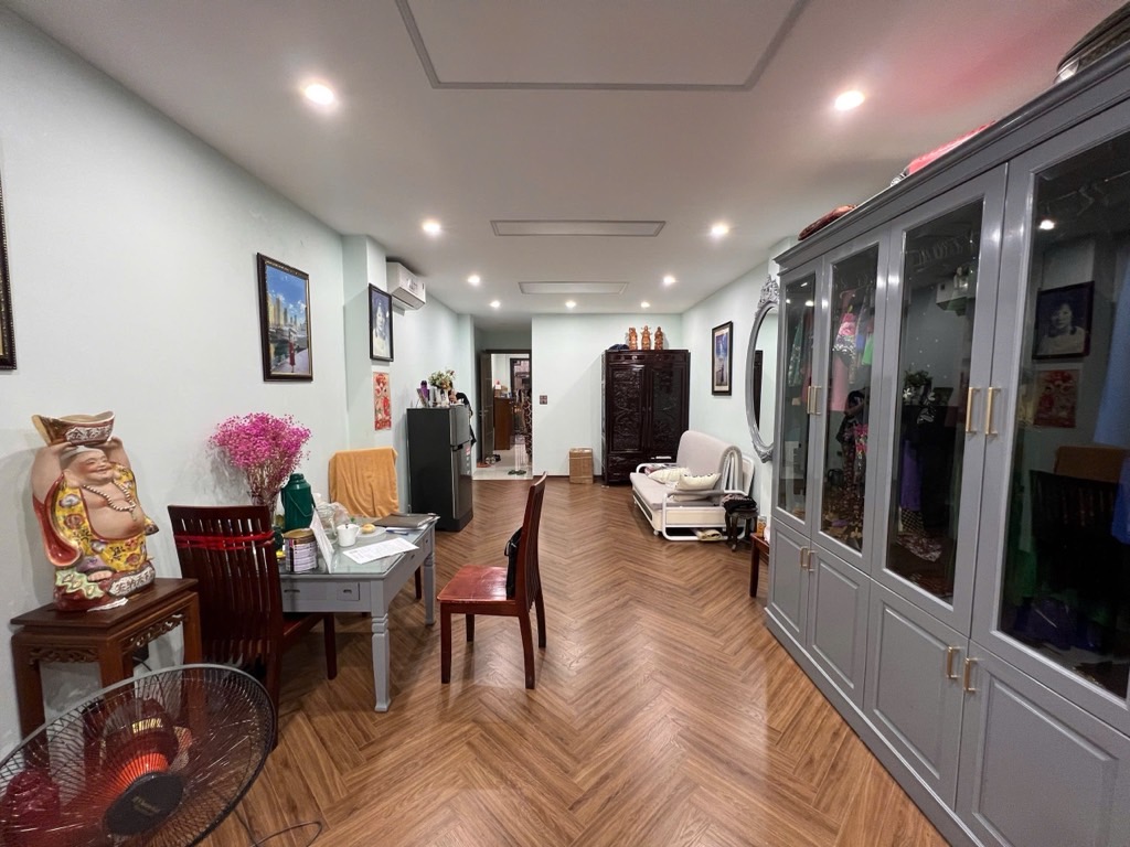 Bán nhà Vũ Ngọc Phan - diện tích 68m2 8 tầng - ô tô tránh - giá 39 tỷ