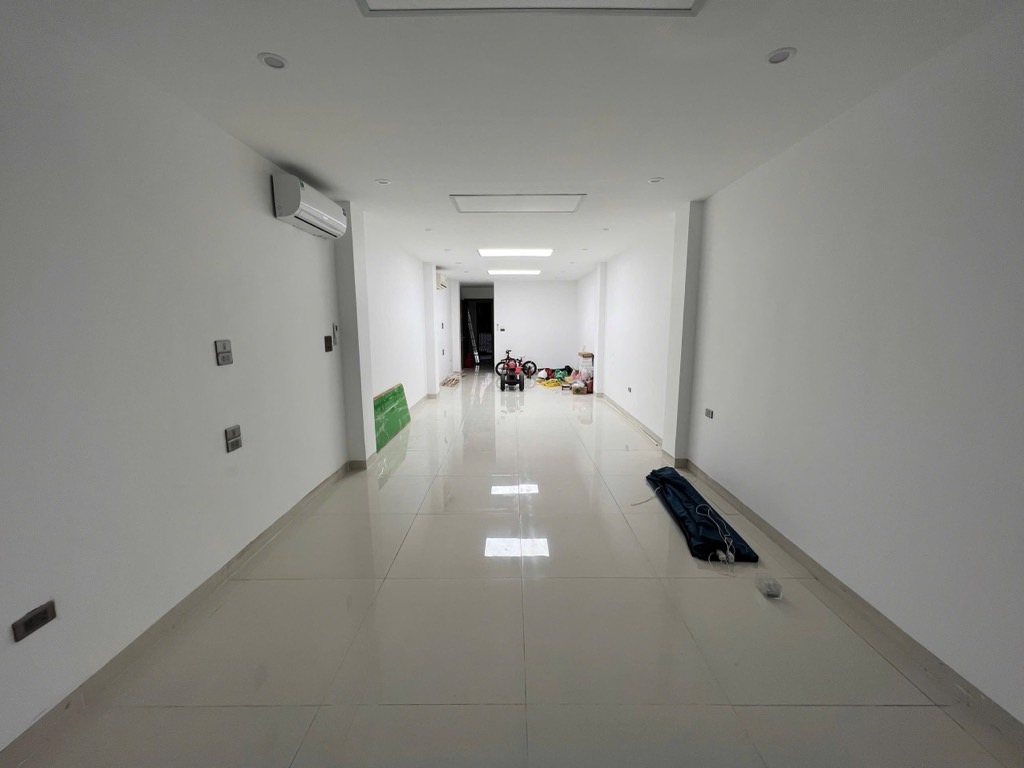 Bán nhà Vũ Ngọc Phan - diện tích 68m2 8 tầng - ô tô tránh - giá 39 tỷ