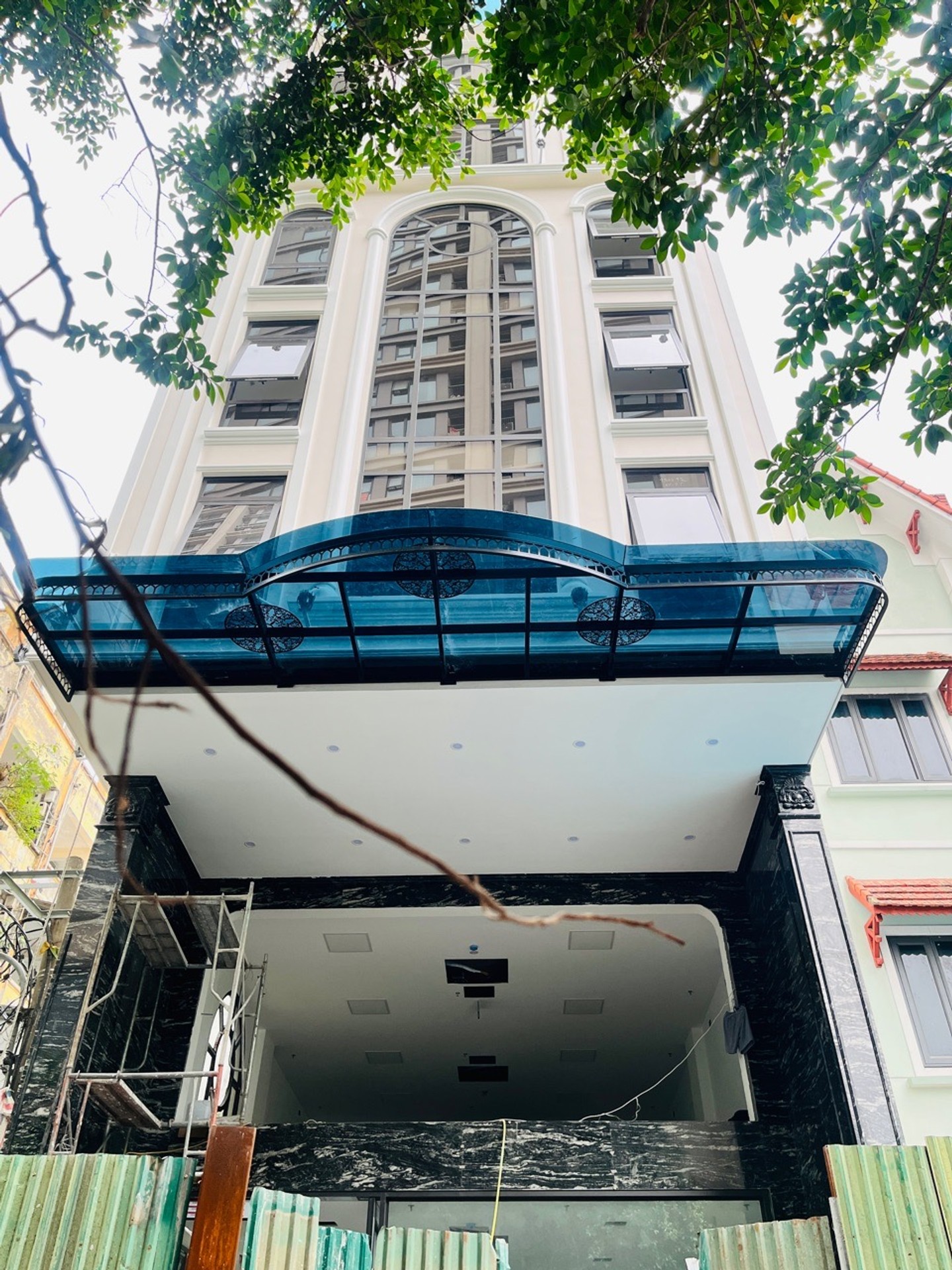 Bán nhà Cự Lộc - diện tích 147m2 9 tầng - Lô góc 3 mặt thoáng - giá 105 tỷ