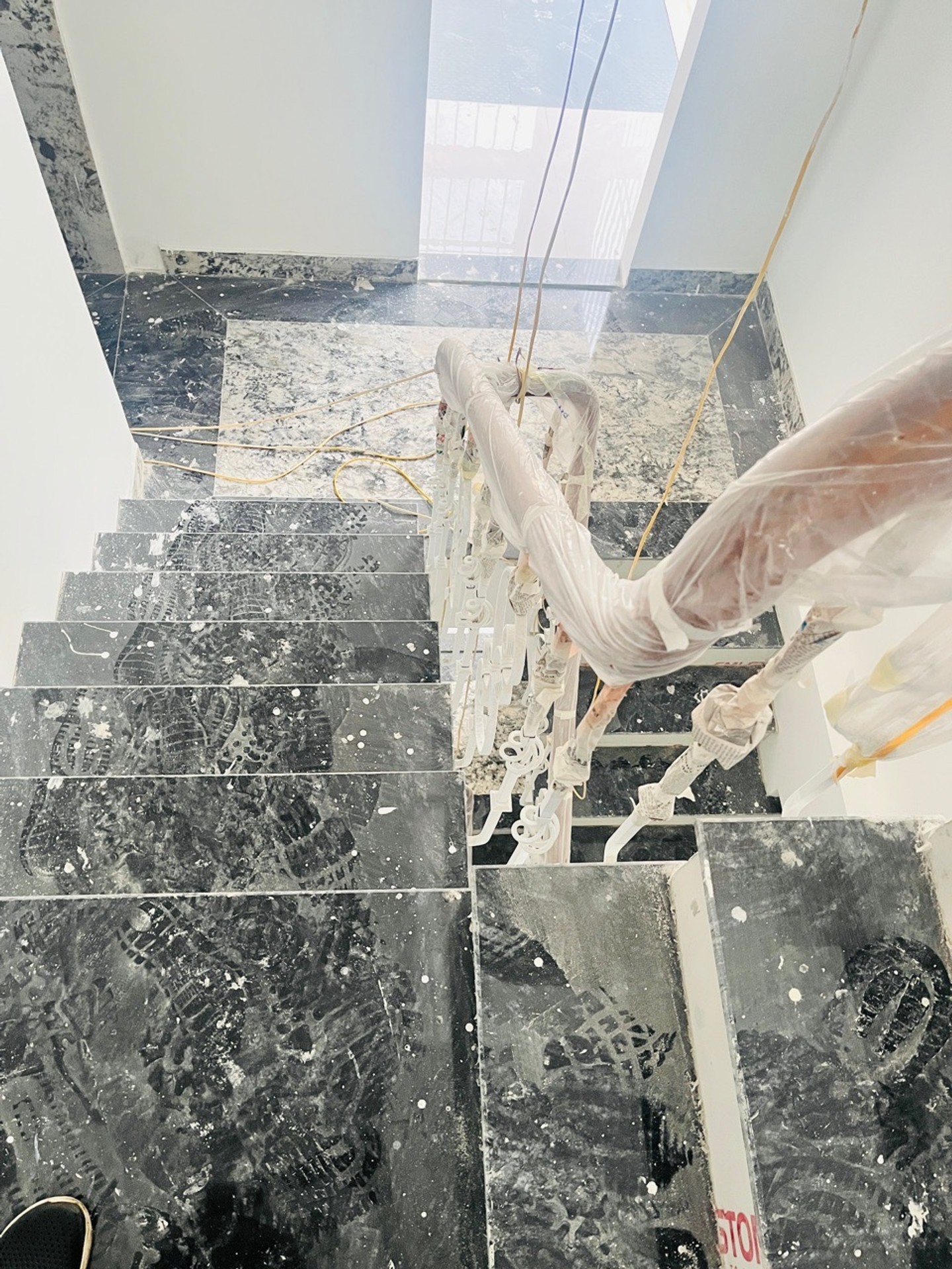 Bán nhà Cự Lộc - diện tích 147m2 9 tầng - Lô góc 3 mặt thoáng - giá 105 tỷ