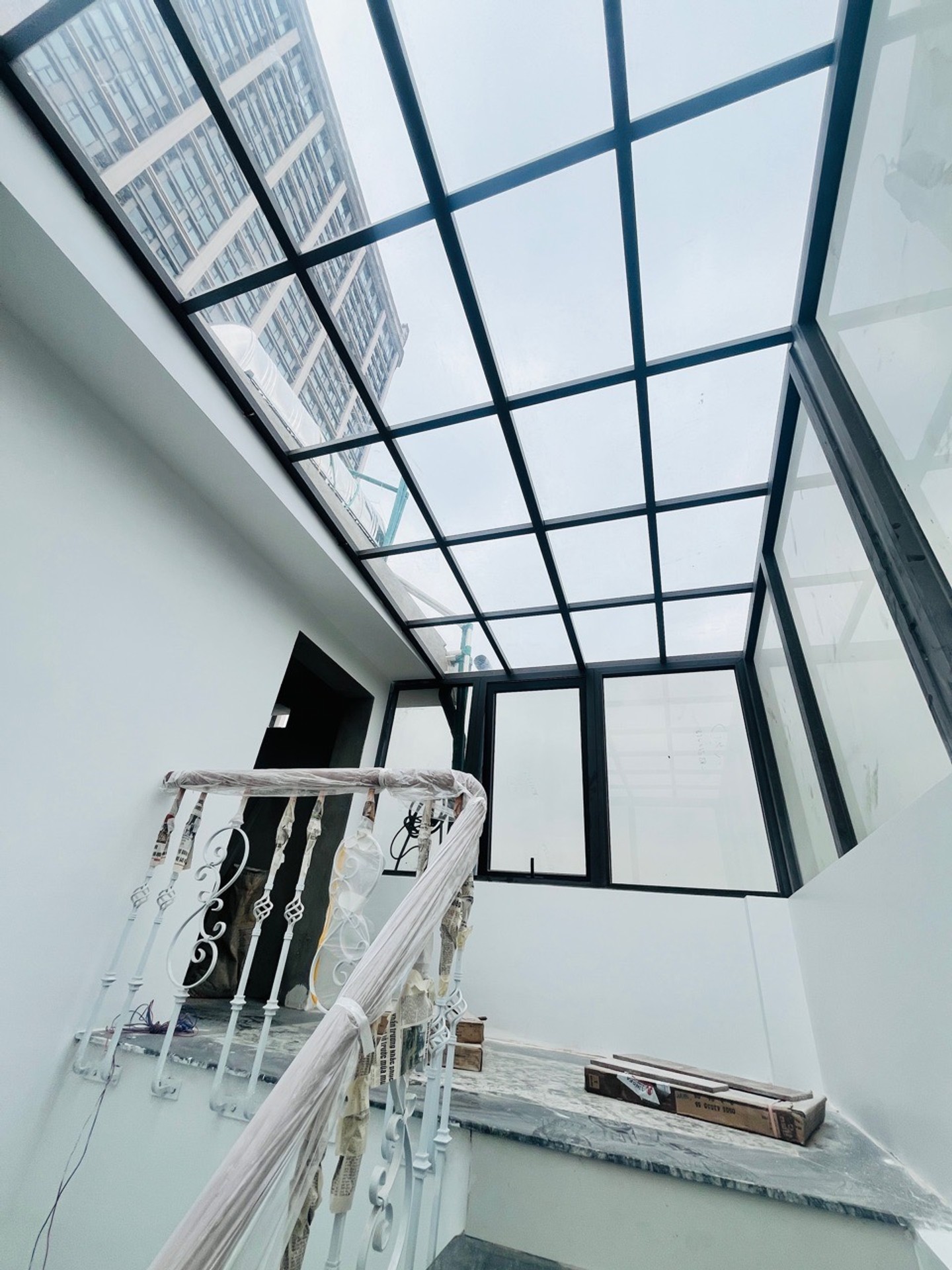 Bán nhà Cự Lộc - diện tích 147m2 9 tầng - Lô góc 3 mặt thoáng - giá 105 tỷ