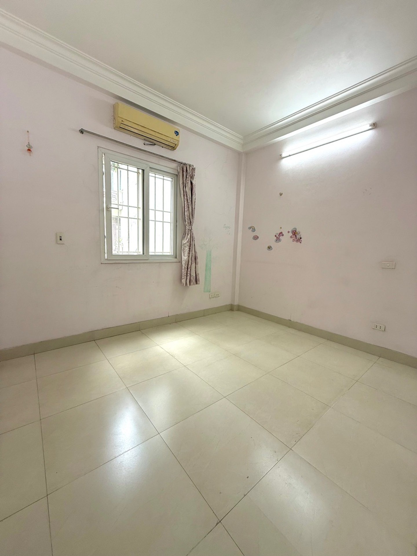 Bán nhà Trương Định - diện tích 51m2 4 tầng - ô tô đỗ cửa - giá 12,6 tỷ