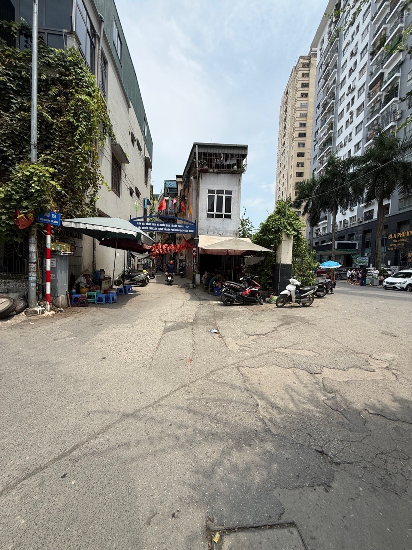 Bán nhà Trương Định - diện tích 51m2 4 tầng - ô tô đỗ cửa - giá 12,6 tỷ