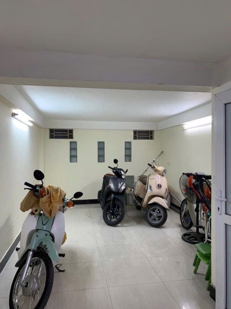 Bán nhà Giáp Bát - diện tích 43m2 6 tầng - Mặt phố kinh doanh đỉnh - giá 17 tỷ
