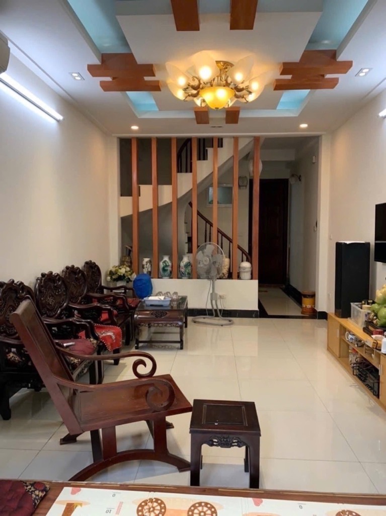 Bán nhà Giáp Bát - diện tích 43m2 6 tầng - Mặt phố kinh doanh đỉnh - giá 17 tỷ