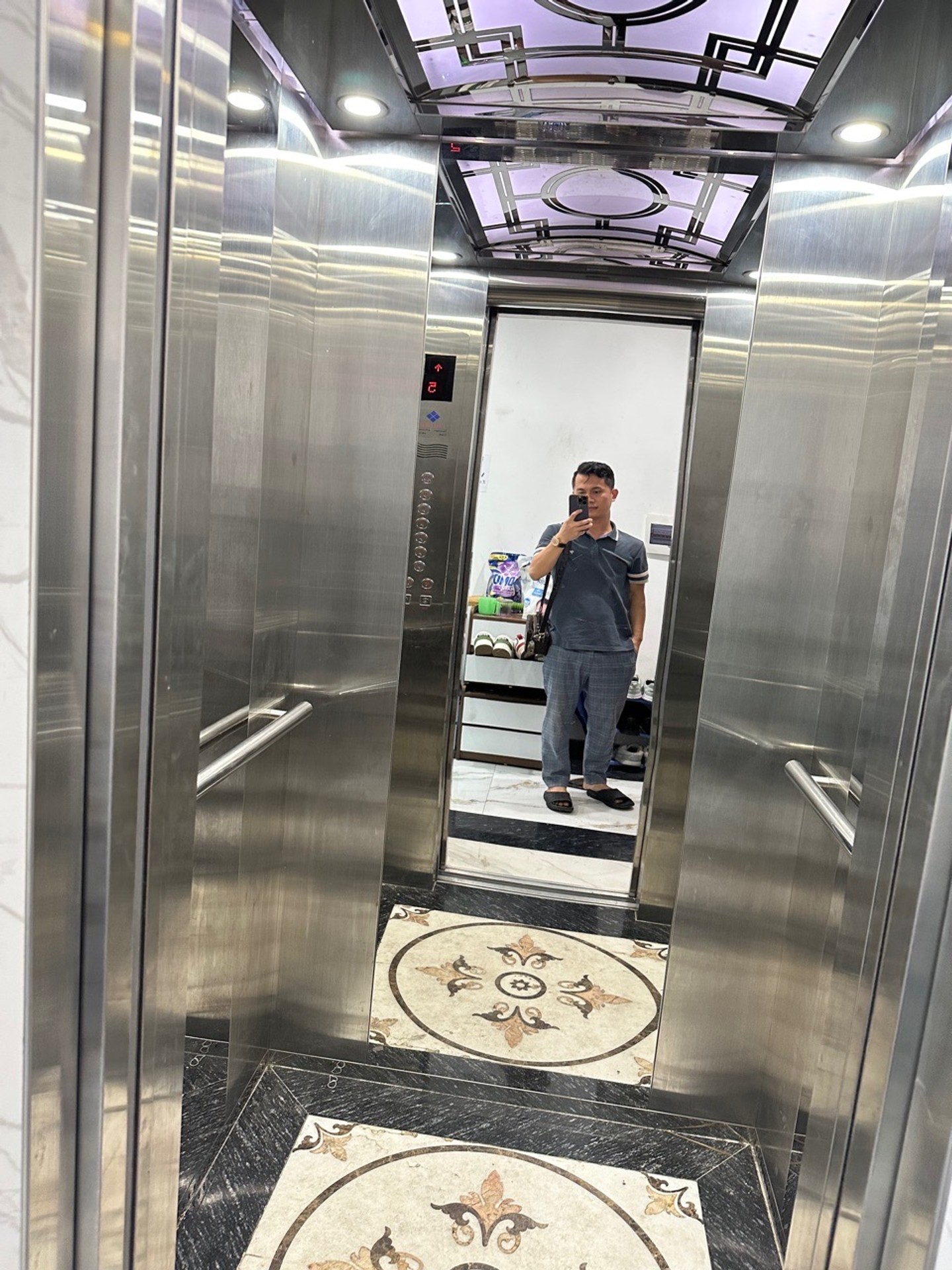 Bán nhà Giáp Bát - diện tích 78m2 7 tầng - Ô TÔ VÀO NHÀ - giá 20 tỷ