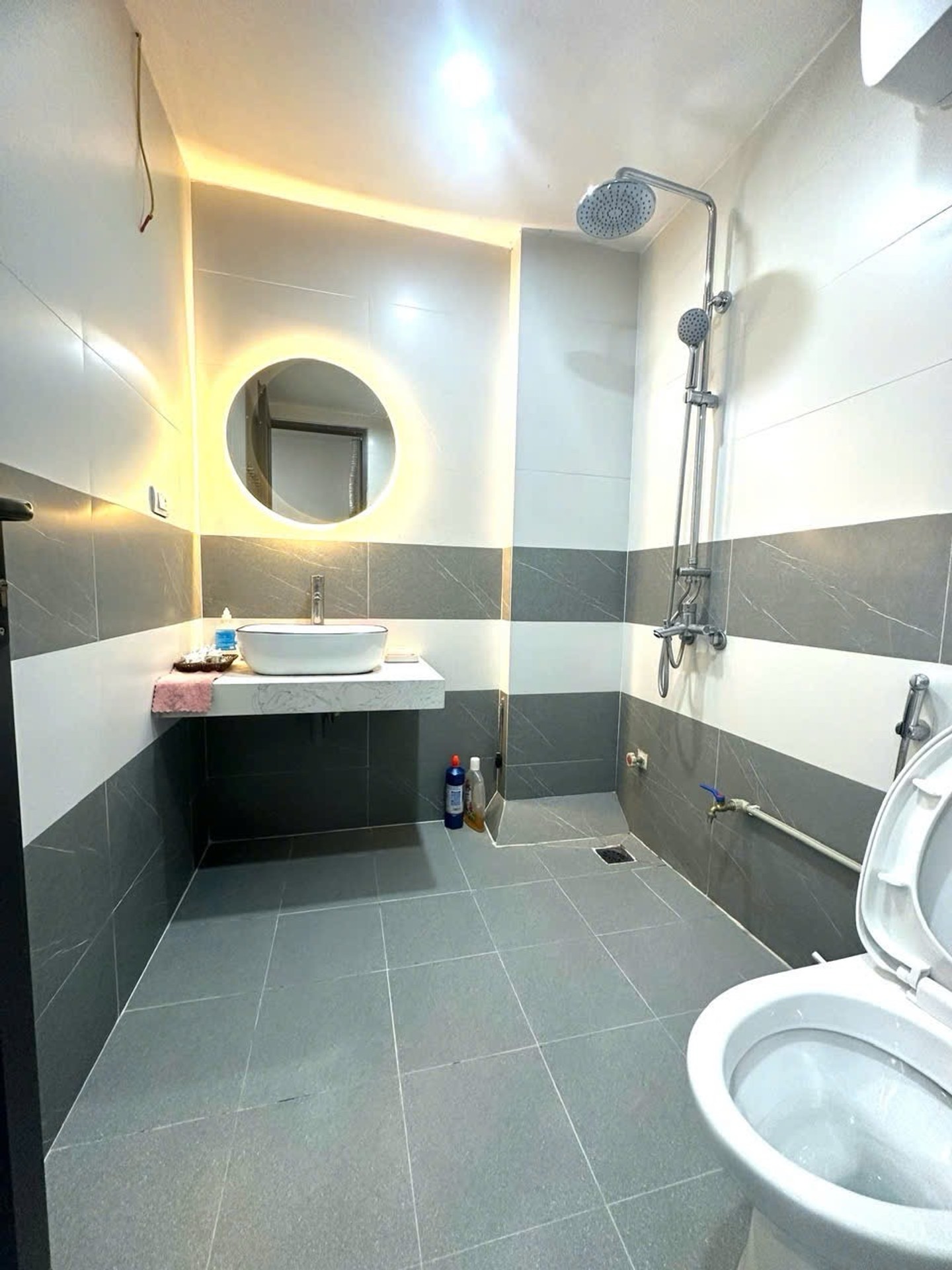 Bán nhà Giáp Bát - diện tích 78m2 7 tầng - Ô TÔ VÀO NHÀ - giá 20 tỷ