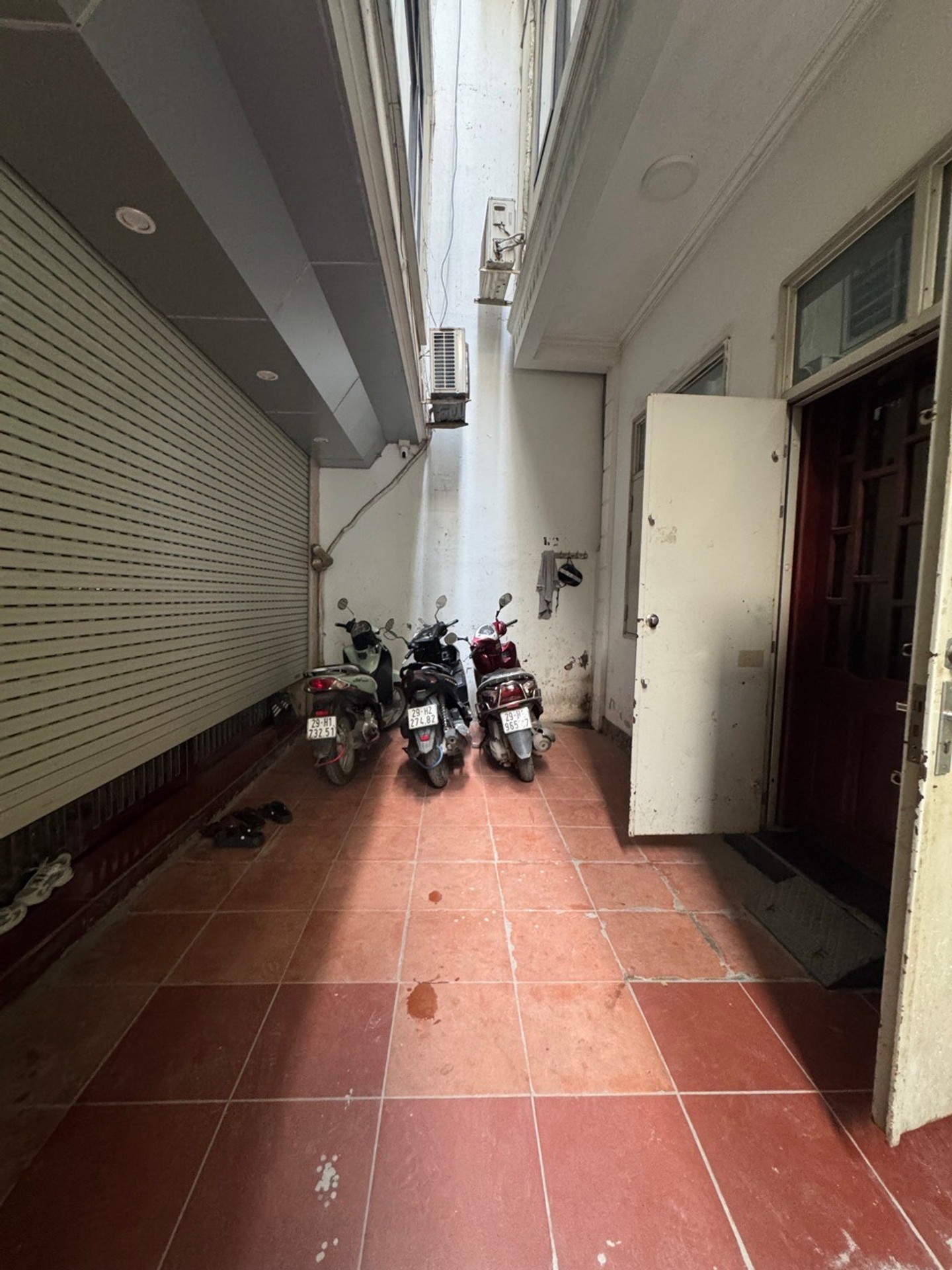 Bán nhà Kim Giang - diện tích 32m2 5 tầng - ô tô đỗ cửa - giá 9,3 tỷ