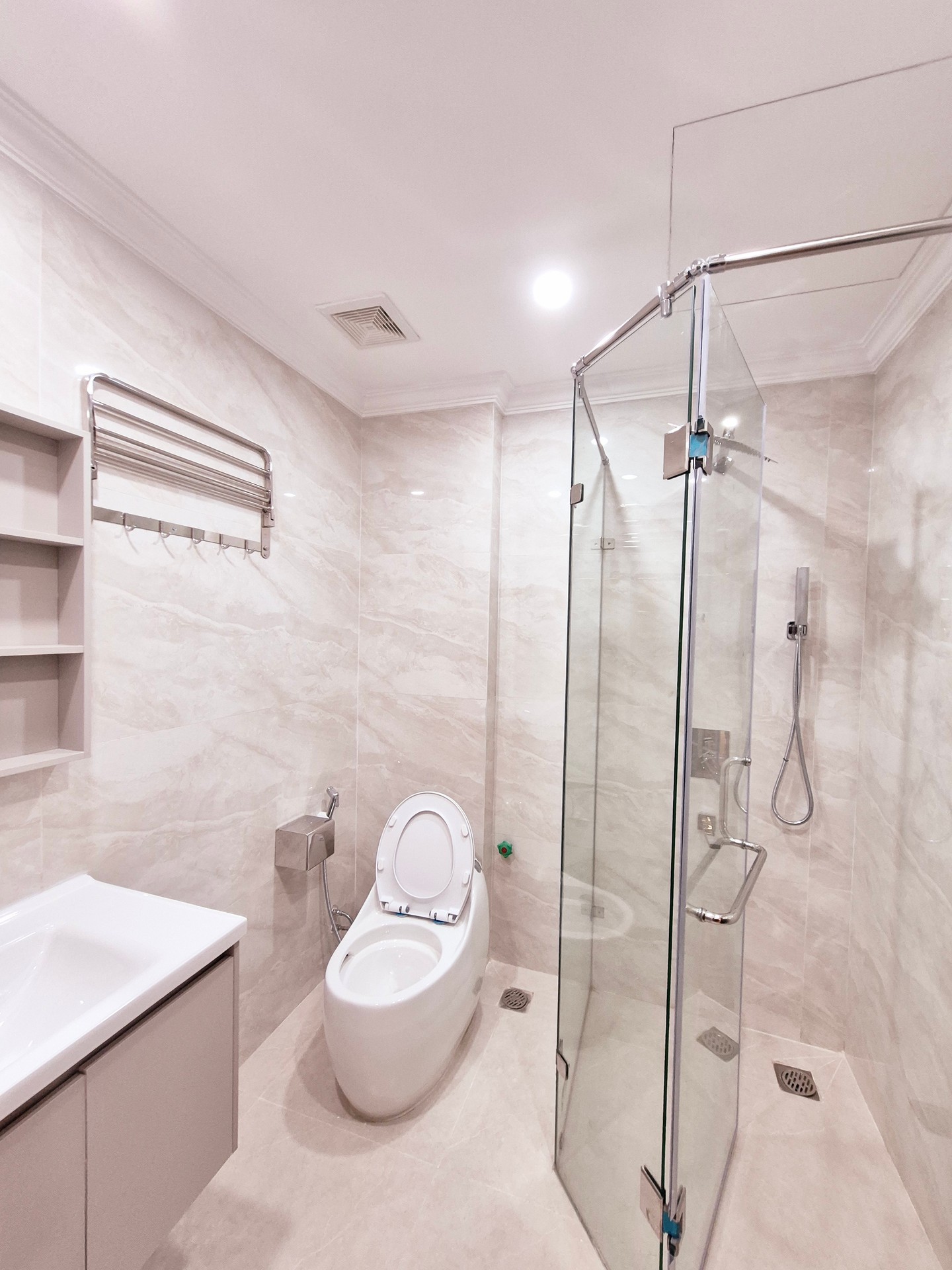 Bán nhà Ngõ 3 Đền Lừ - diện tích 51m2 7 tầng - 2 mặt thoáng - giá 33,2 tỷ