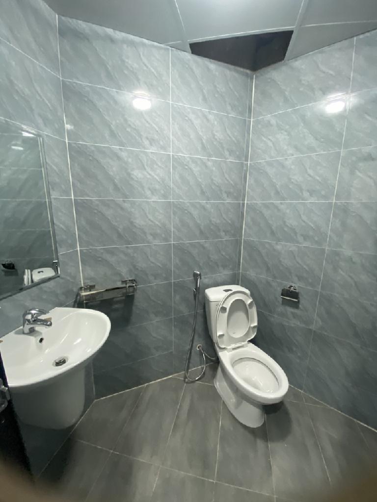 Bán nhà Khuất Duy Tiến - diện tích 98.5m2 8 tầng - ô tô tránh - giá 34 tỷ