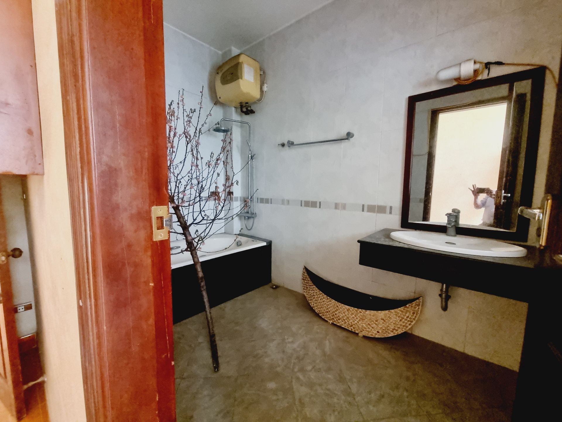 Bán nhà Ngụy Như Kon Tum - diện tích 43m2 4 tầng - ô tô tránh - giá 27,5 tỷ