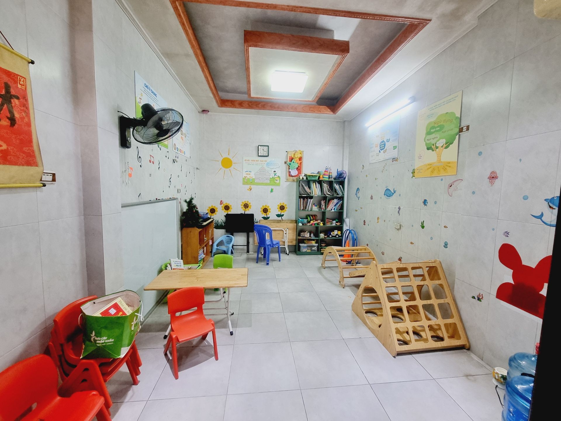 Bán nhà Ngụy Như Kon Tum - diện tích 43m2 4 tầng - ô tô tránh - giá 27,5 tỷ