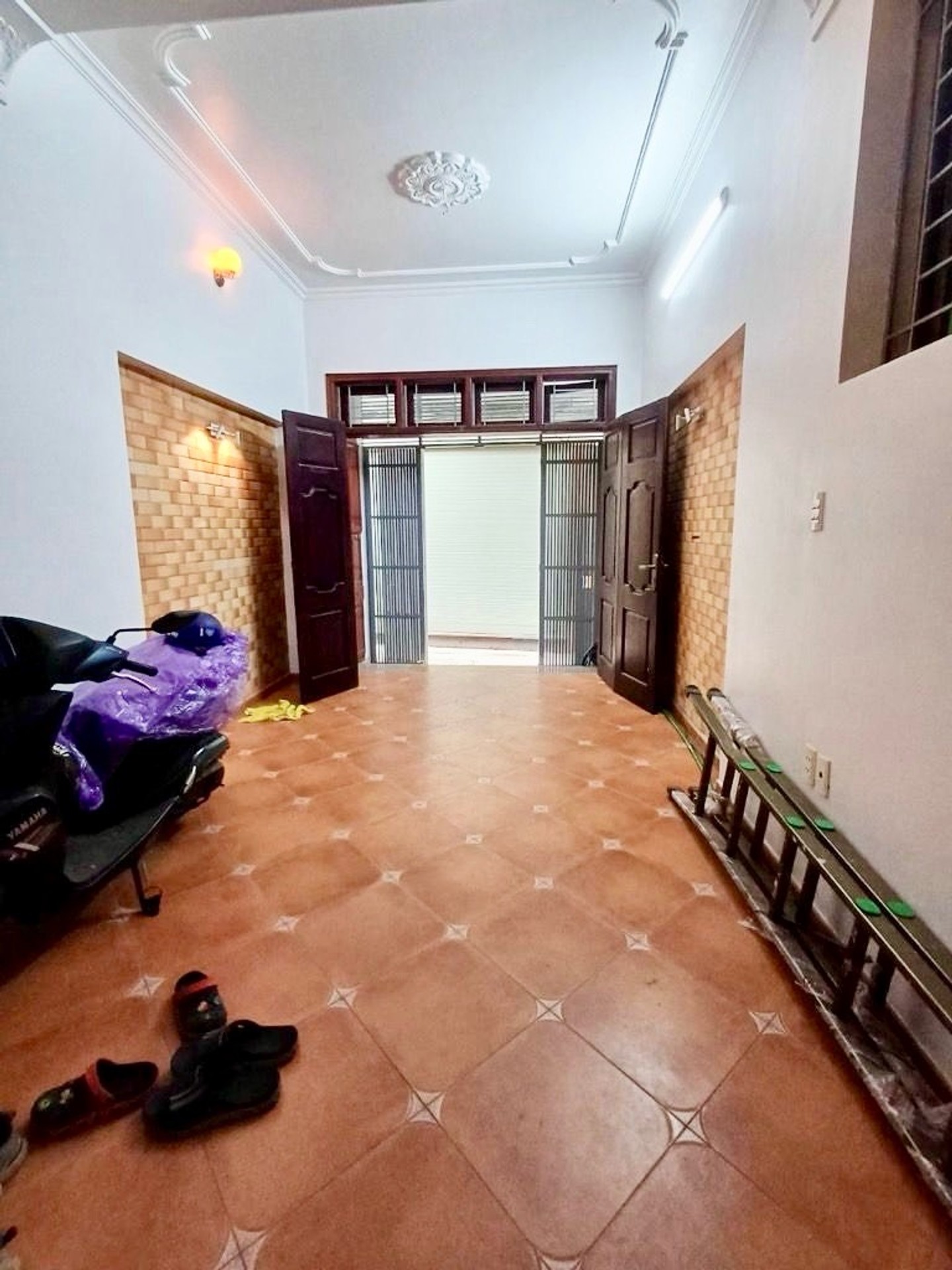 Bán nhà Hoàng Mai - diện tích 40m2 6 tầng - Ngõ ba gác - giá 10,6 tỷ