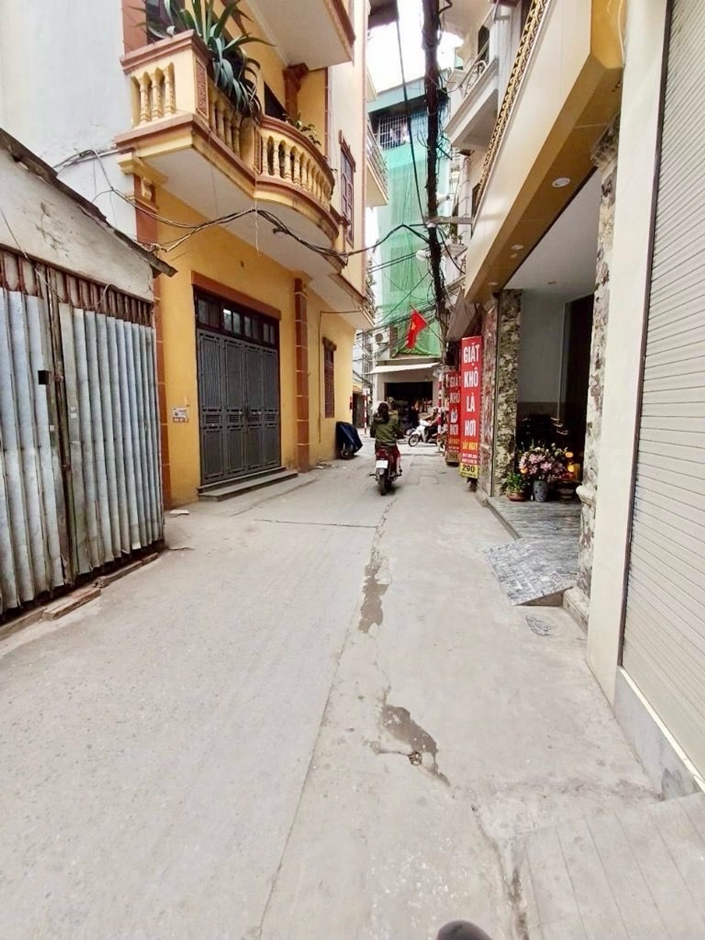Bán nhà Hoàng Mai - diện tích 40m2 6 tầng - Ngõ ba gác - giá 10,6 tỷ