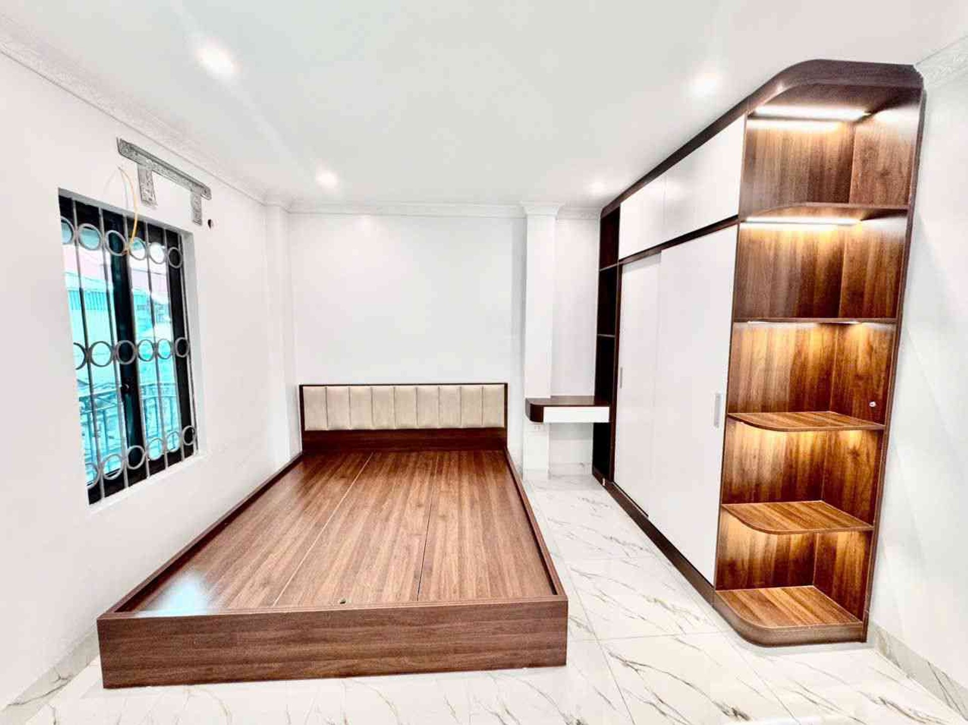 Bán nhà Dương Văn Bé - diện tích 27m2 3 tầng - Ô tô đỗ cửa - giá 4,5 tỷ