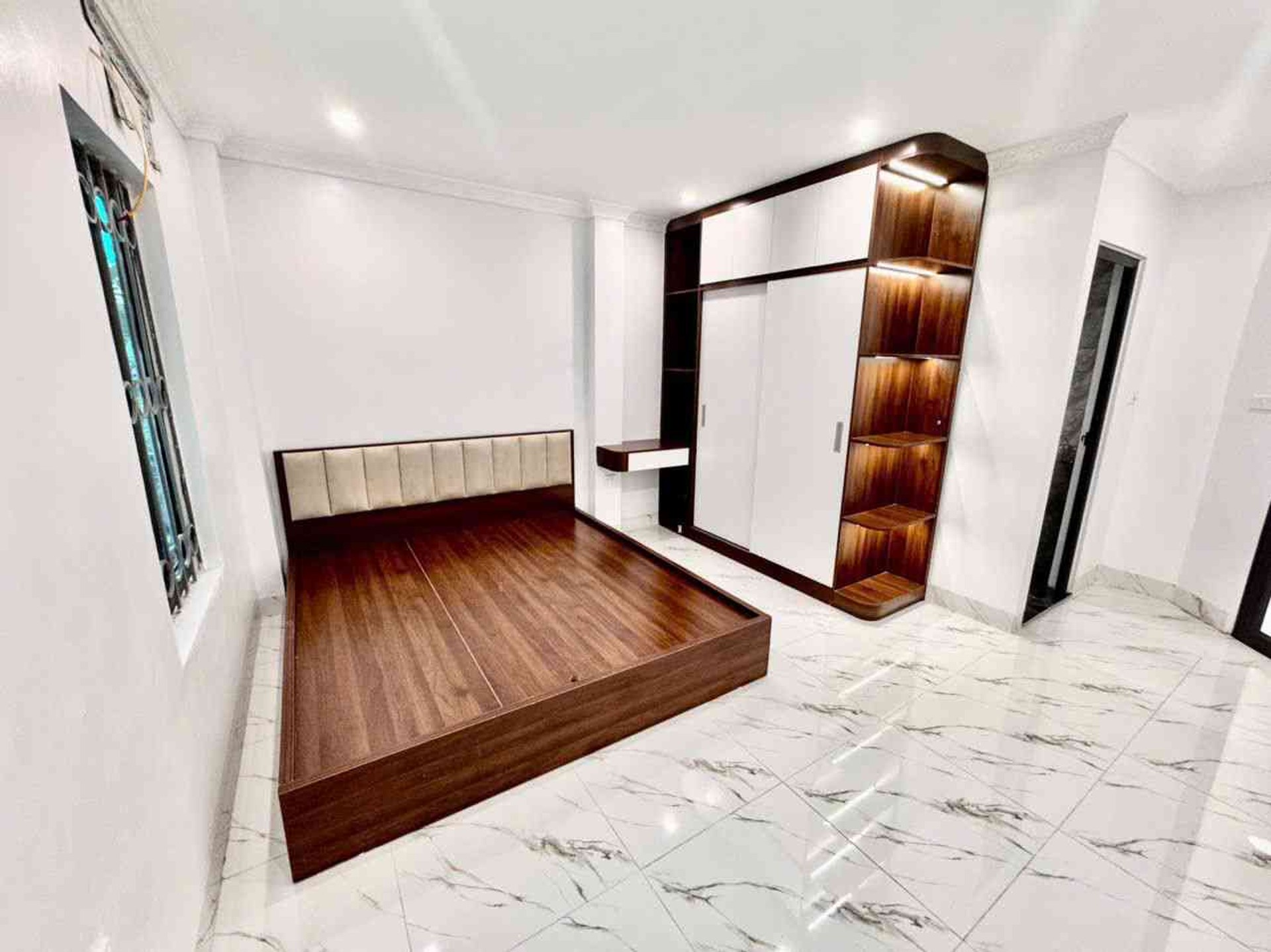 Bán nhà Dương Văn Bé - diện tích 27m2 3 tầng - Ô tô đỗ cửa - giá 4,5 tỷ