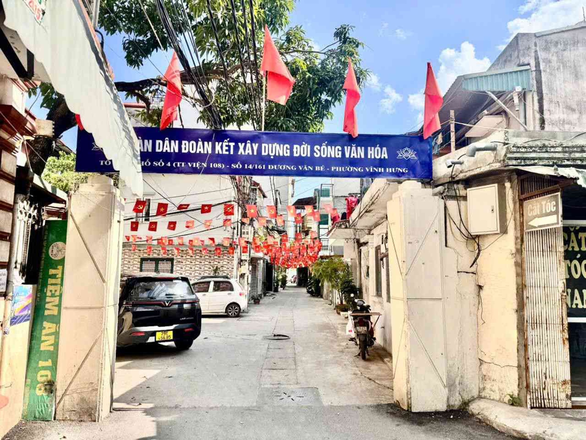 Bán nhà Dương Văn Bé - diện tích 27m2 3 tầng - Ô tô đỗ cửa - giá 4,5 tỷ