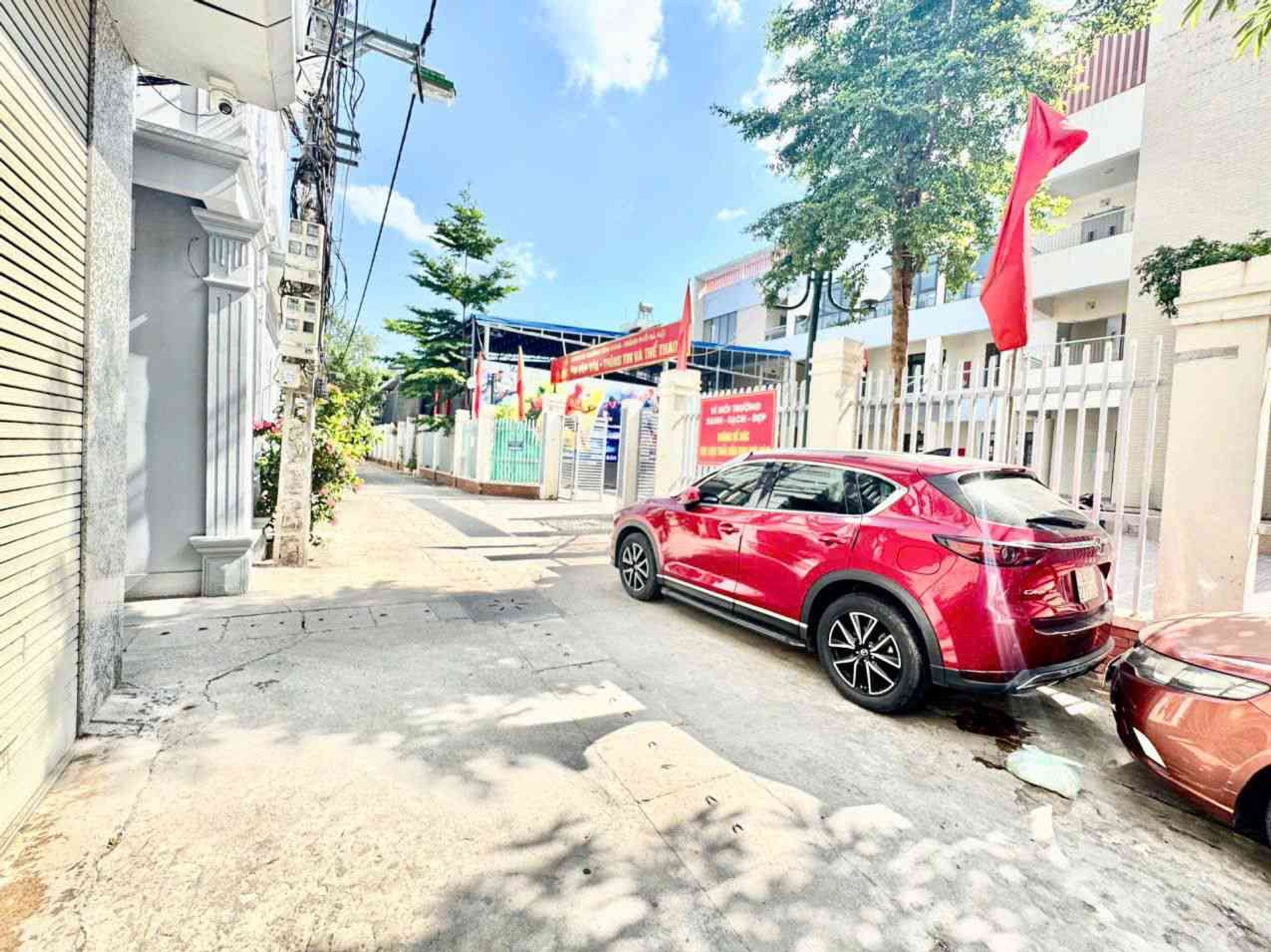 Bán nhà Dương Văn Bé - diện tích 27m2 3 tầng - Ô tô đỗ cửa - giá 4,5 tỷ