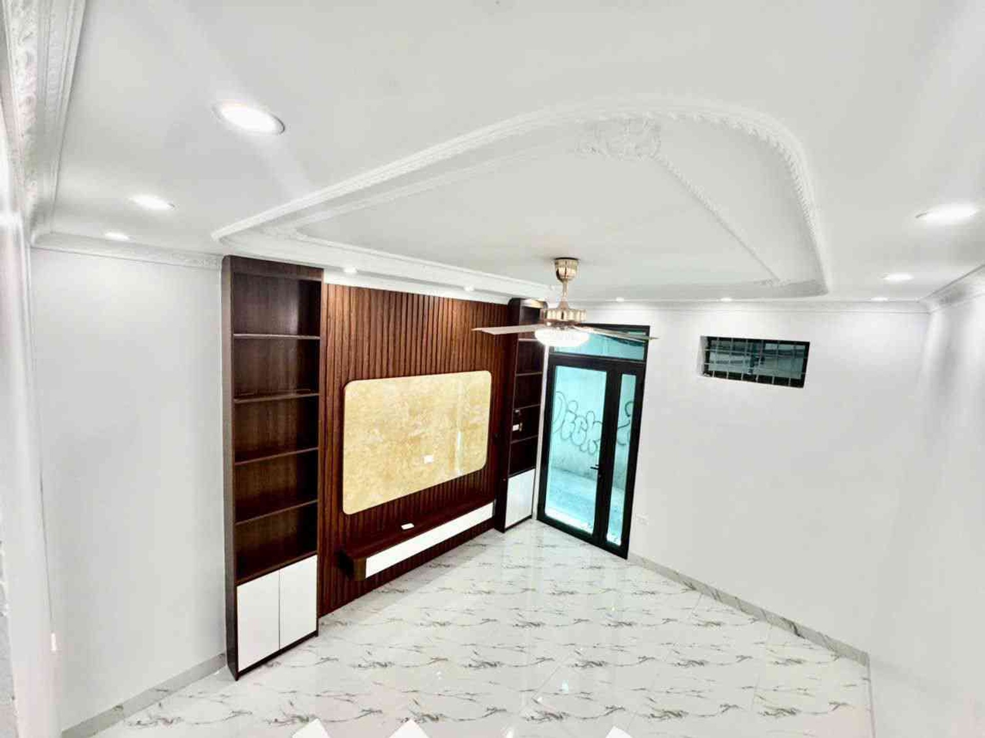 Bán nhà Dương Văn Bé - diện tích 27m2 3 tầng - Ô tô đỗ cửa - giá 4,5 tỷ