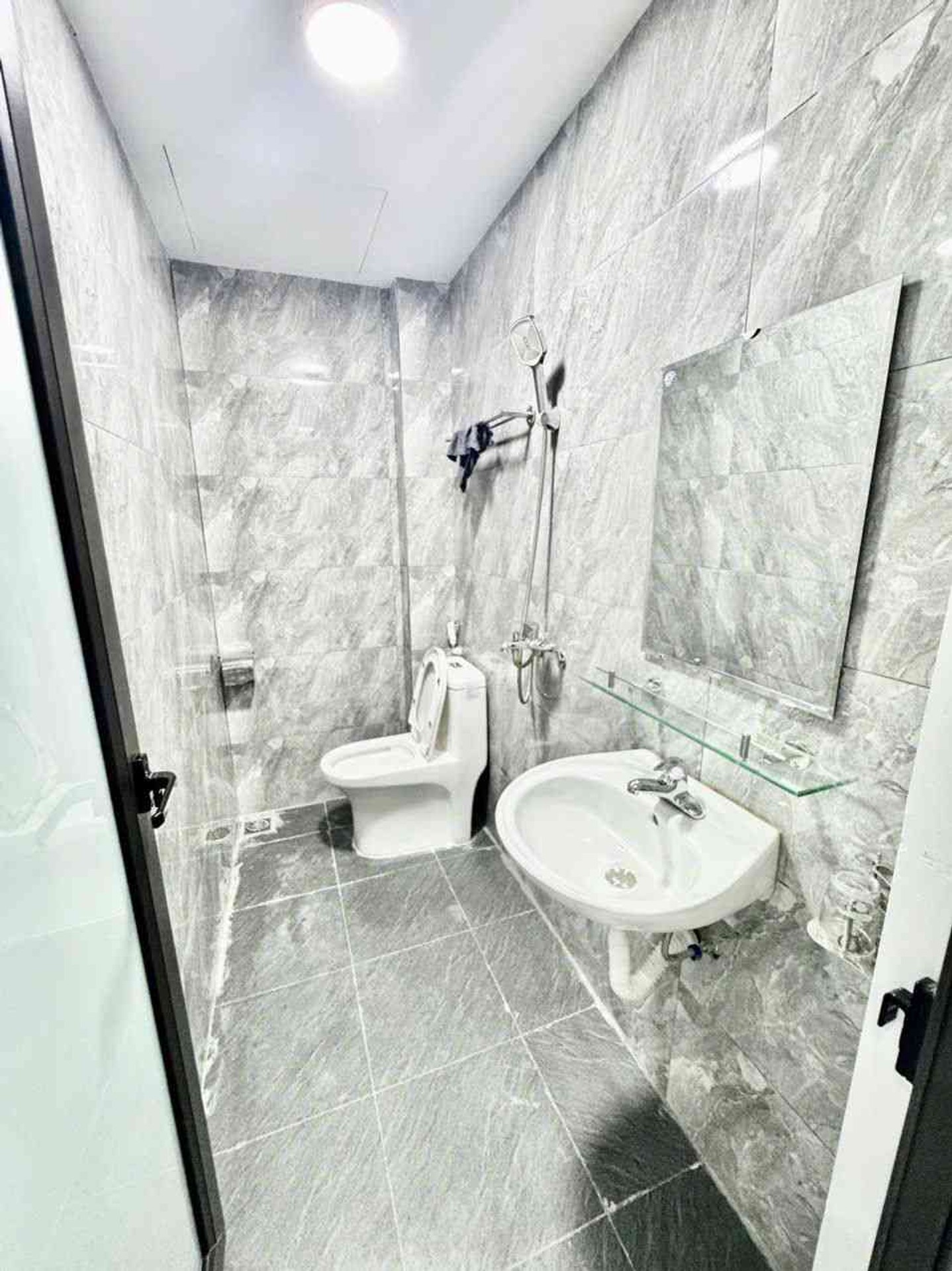 Bán nhà Dương Văn Bé - diện tích 27m2 3 tầng - Ô tô đỗ cửa - giá 4,5 tỷ