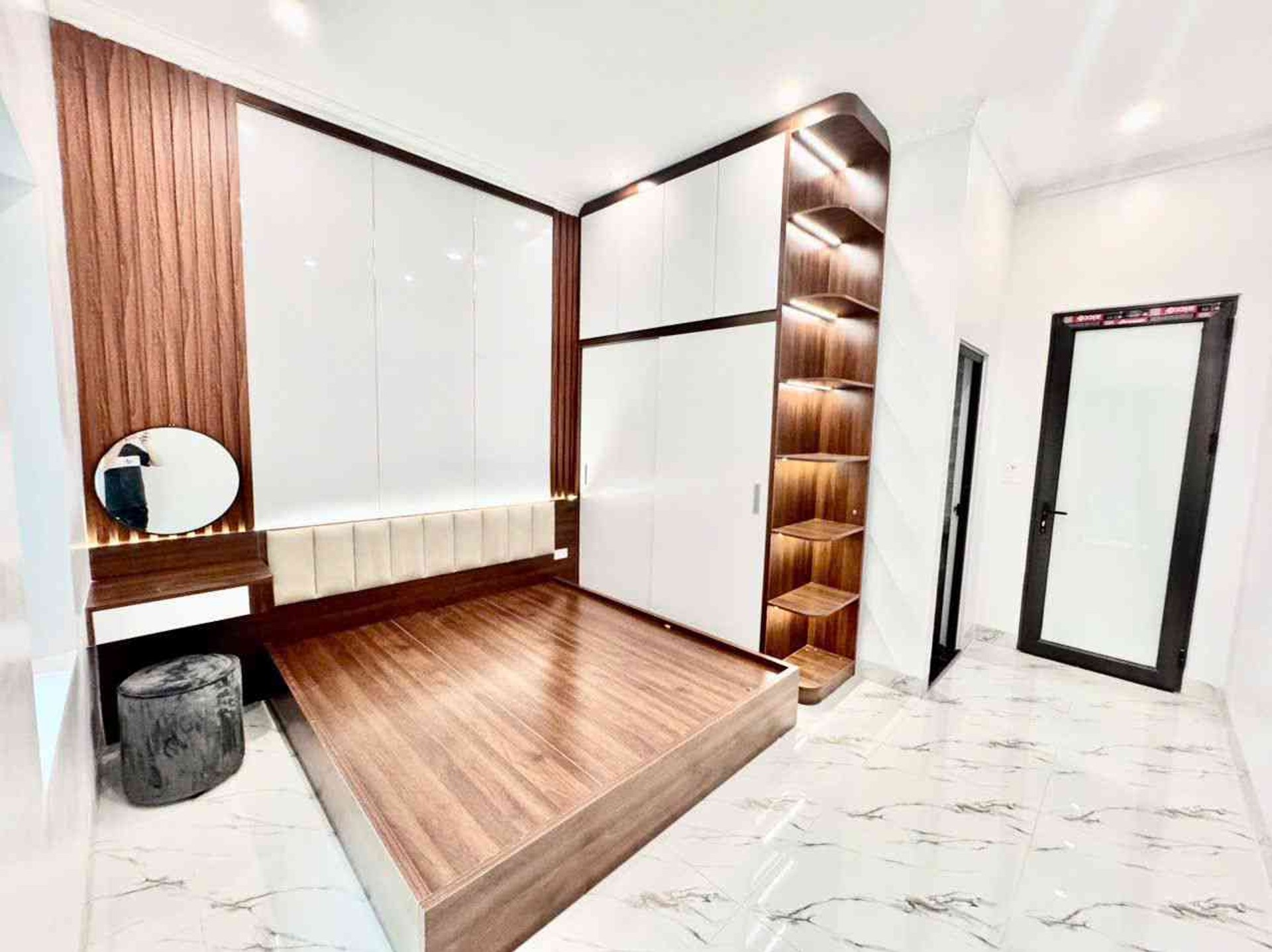 Bán nhà Dương Văn Bé - diện tích 27m2 3 tầng - Ô tô đỗ cửa - giá 4,5 tỷ
