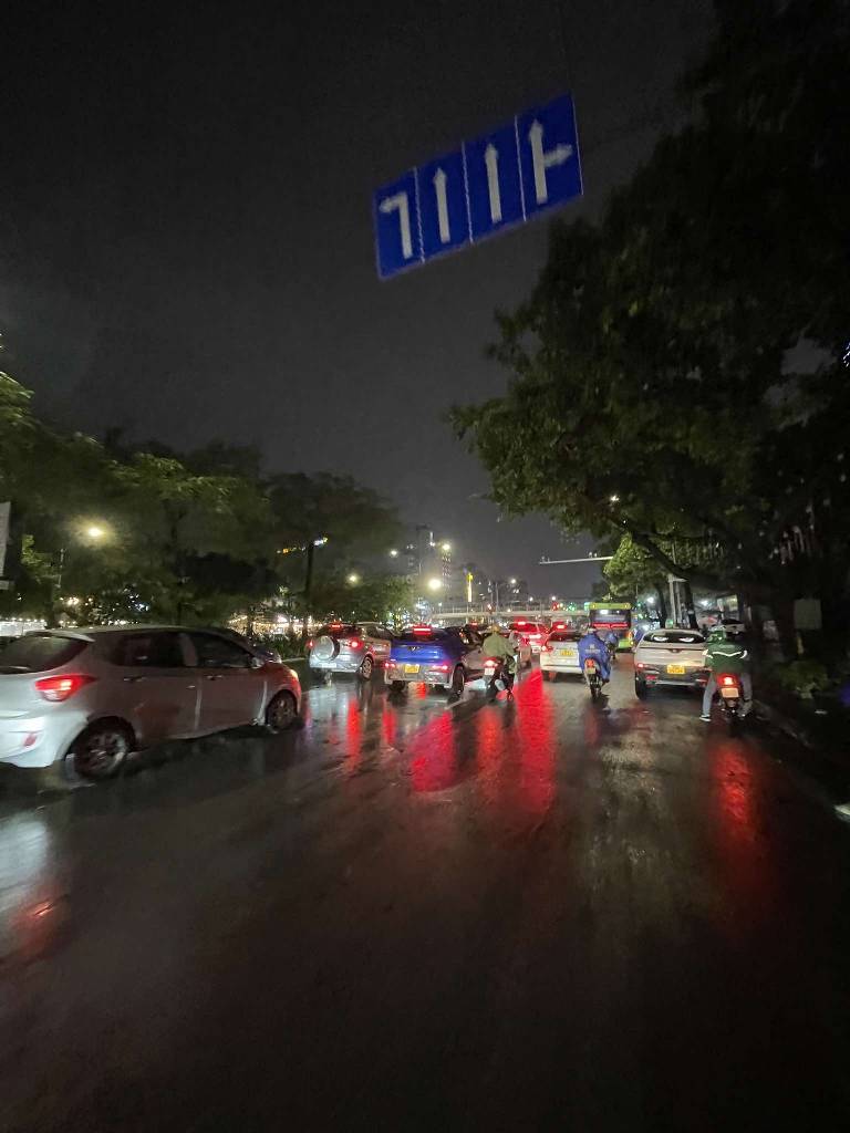 Bán nhà Trần Khát Chân - diện tích 147m2 5 tầng - Hai mặt tiền, view hồ Thanh Nhàn - giá 180 tỷ