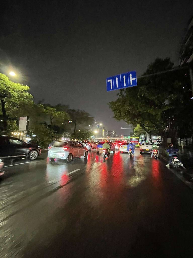 Bán nhà Trần Khát Chân - diện tích 147m2 5 tầng - Hai mặt tiền, view hồ Thanh Nhàn - giá 180 tỷ