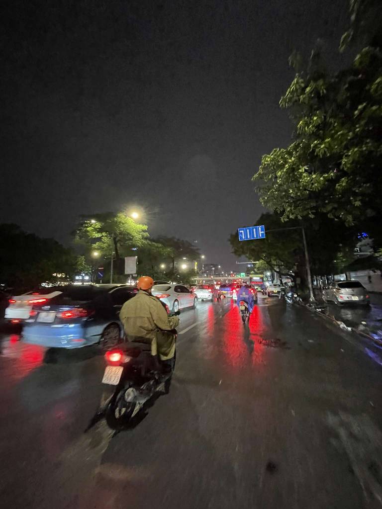 Bán nhà Trần Khát Chân - diện tích 147m2 5 tầng - Hai mặt tiền, view hồ Thanh Nhàn - giá 180 tỷ