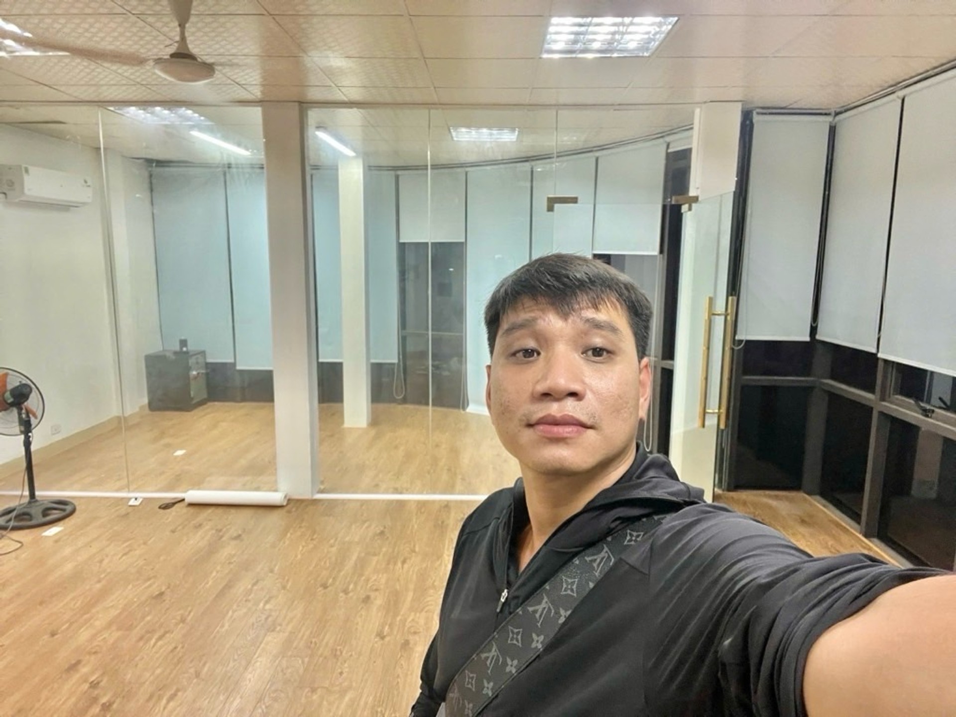 Bán nhà Lĩnh Nam - diện tích 90m2 5 tầng - Lô góc, ô tô tránh - giá 25,5 tỷ