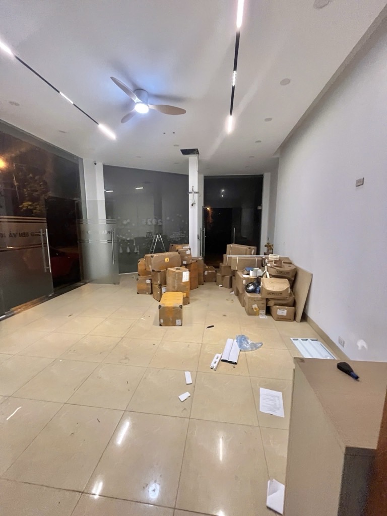 Bán nhà Lĩnh Nam - diện tích 90m2 5 tầng - Lô góc, ô tô tránh - giá 25,5 tỷ