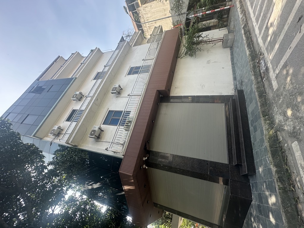 Bán nhà Lĩnh Nam - diện tích 90m2 5 tầng - Lô góc, ô tô tránh - giá 25,5 tỷ