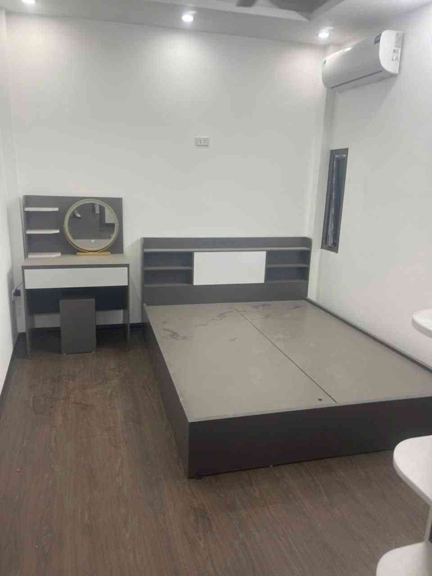 Bán nhà Hoàng Mai - diện tích 32m2 5 tầng - CĂN HỘ DỊCH VỤ HIẾM - giá 8,9 tỷ