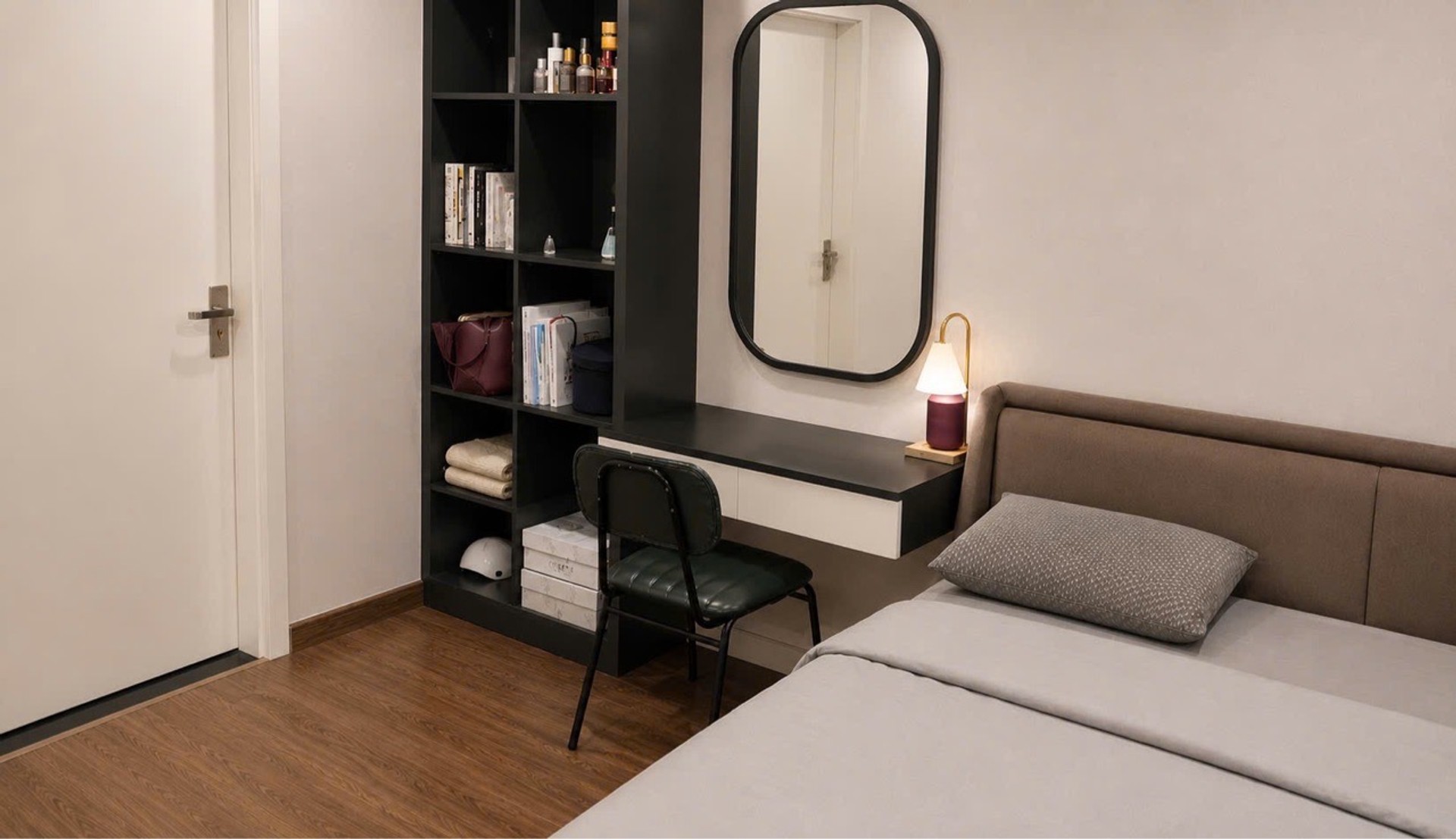 Bán nhà Nguyễn Trãi - diện tích 135m2 23 tầng - Lô góc - giá 13,6 tỷ