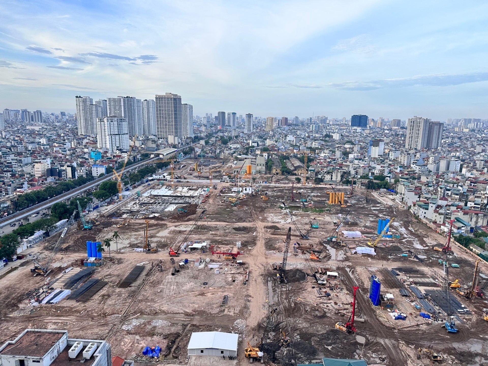 Bán nhà Nguyễn Trãi - diện tích 135m2 23 tầng - Lô góc - giá 13,6 tỷ