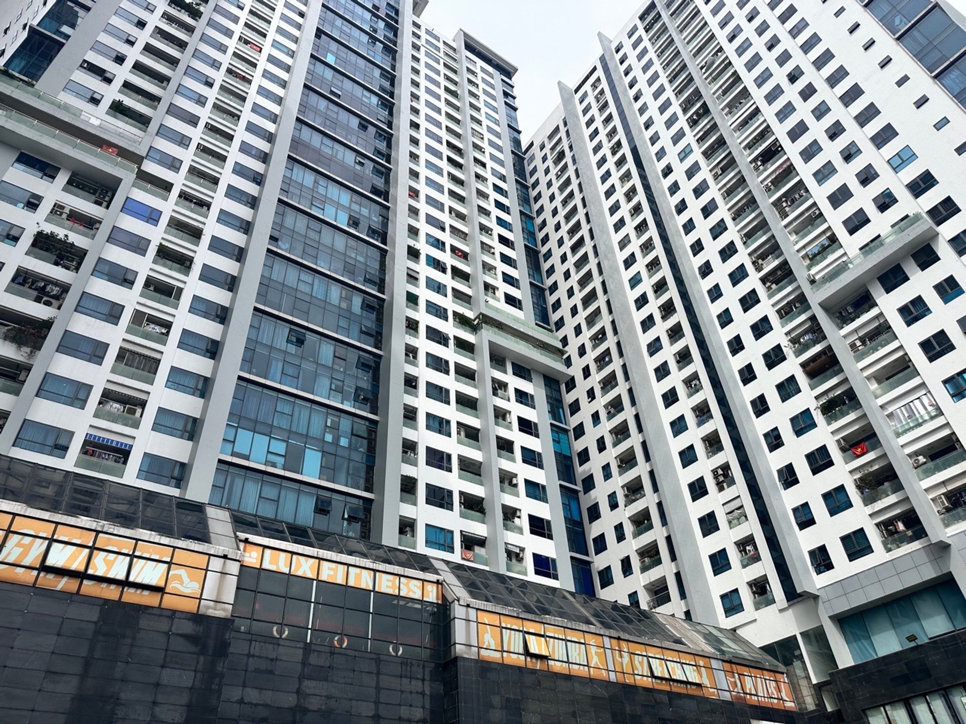 Bán nhà Nguyễn Trãi - diện tích 135m2 23 tầng - Lô góc - giá 13,6 tỷ
