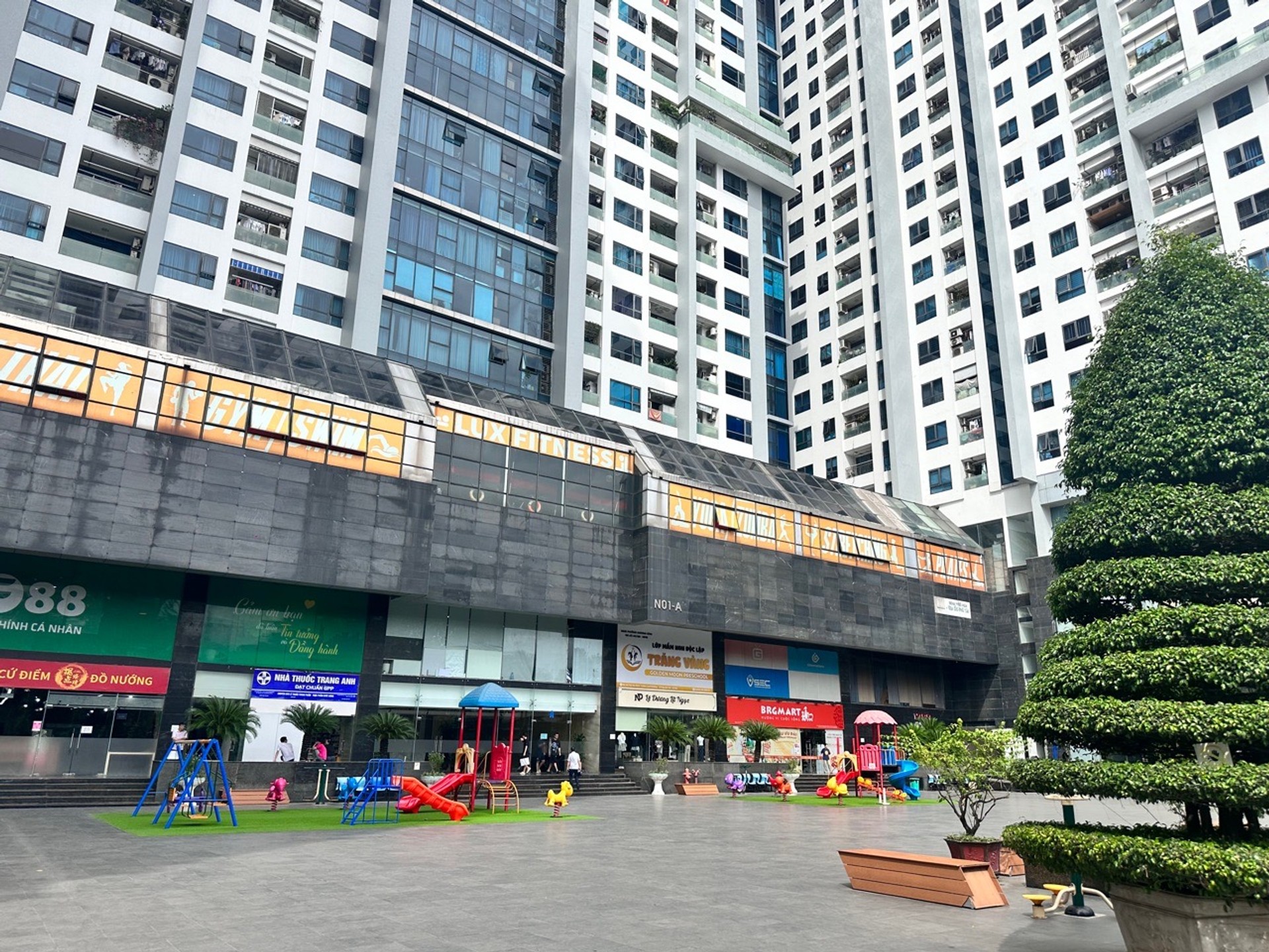 Bán nhà Nguyễn Trãi - diện tích 135m2 23 tầng - Lô góc - giá 13,6 tỷ