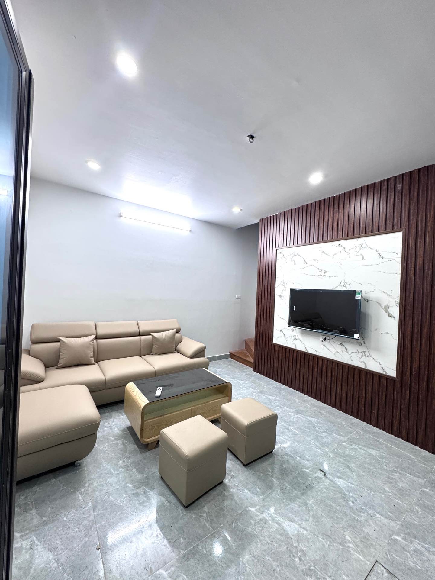 Bán nhà Định Công Thượng - diện tích 37m2 2 tầng - gần ô tô - giá 2,2 tỷ