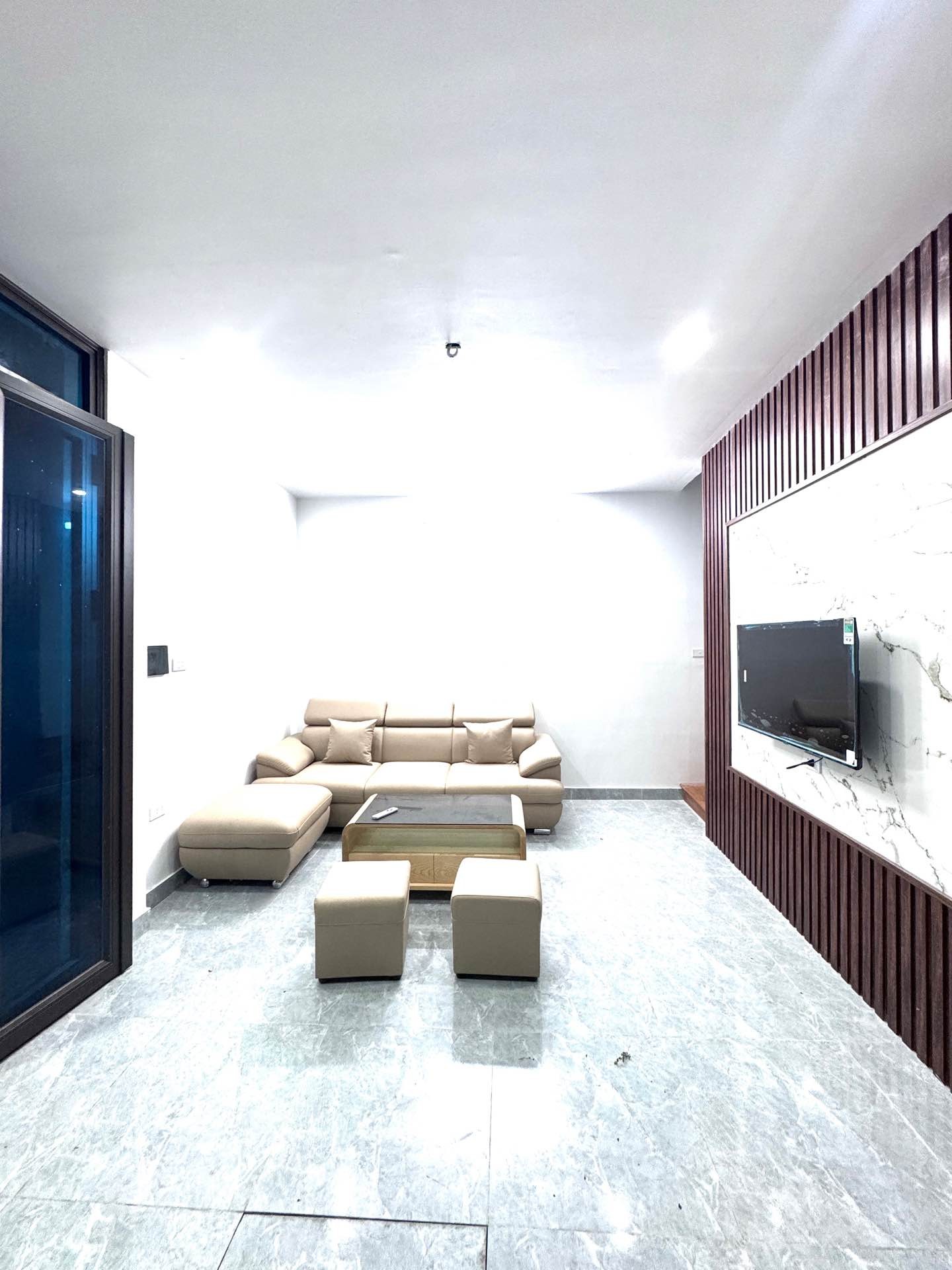 Bán nhà Định Công Thượng - diện tích 37m2 2 tầng - gần ô tô - giá 2,2 tỷ