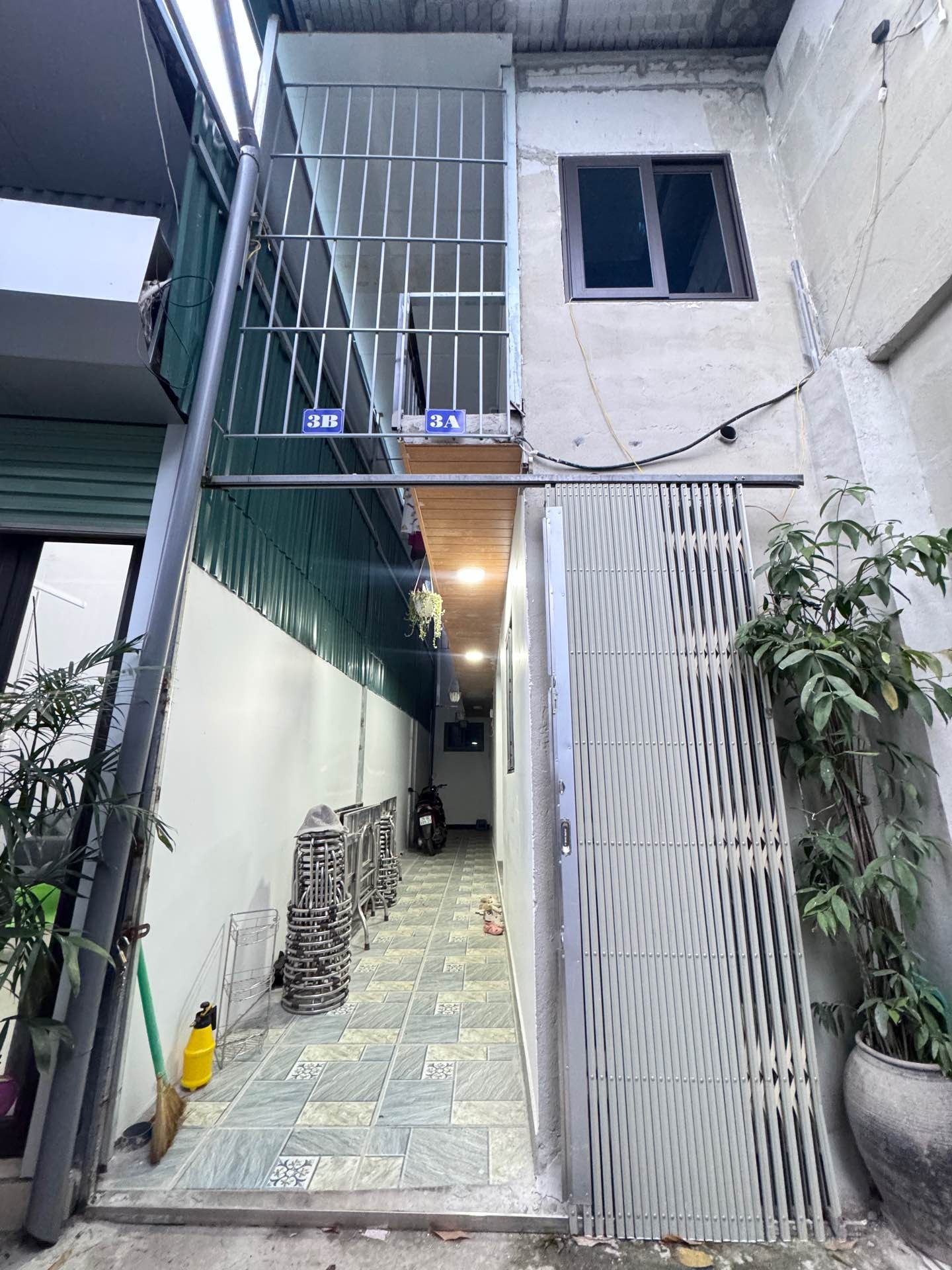 Bán nhà Định Công Thượng - diện tích 37m2 2 tầng - gần ô tô - giá 2,2 tỷ