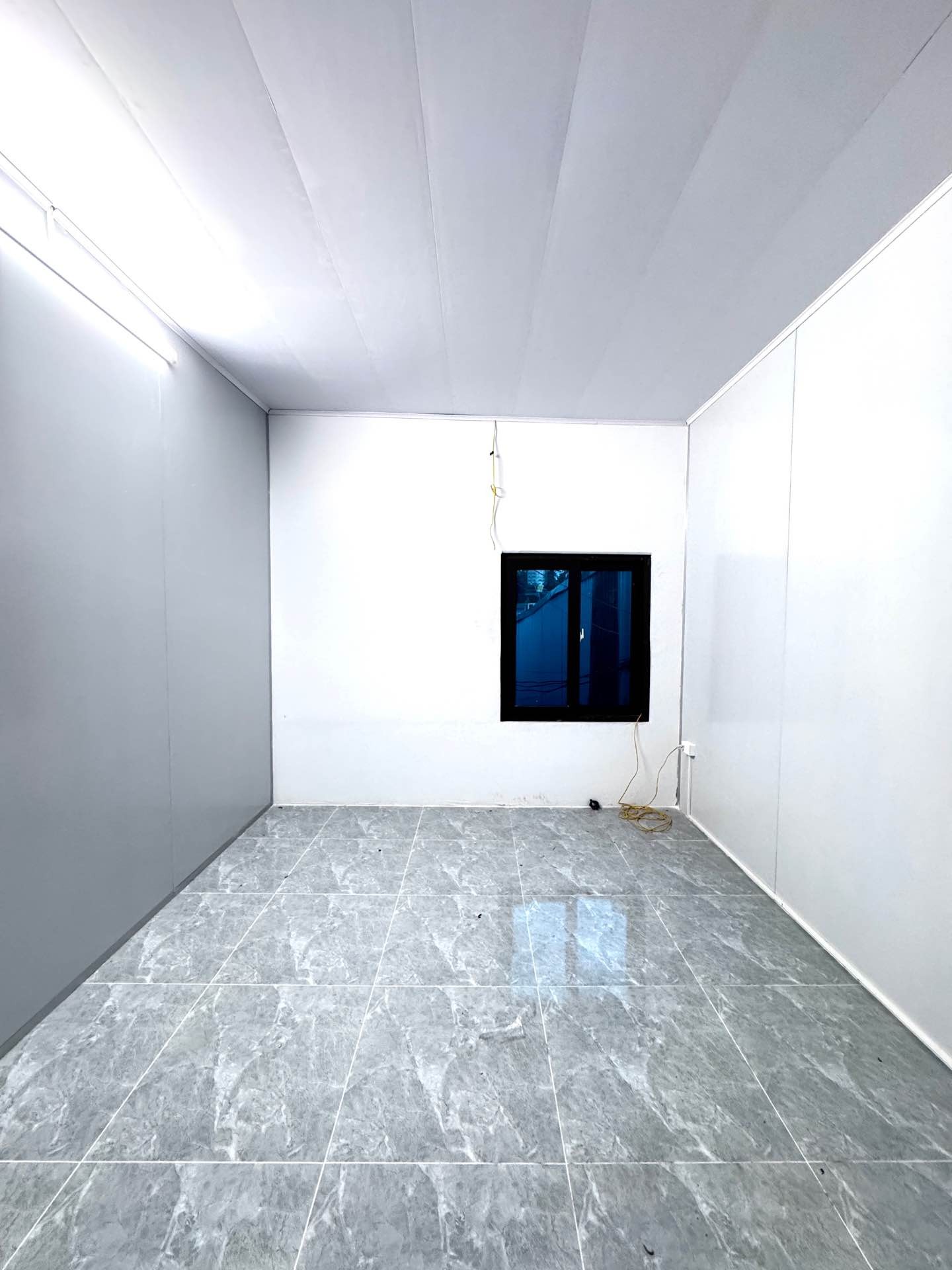 Bán nhà Định Công Thượng - diện tích 37m2 2 tầng - gần ô tô - giá 2,2 tỷ