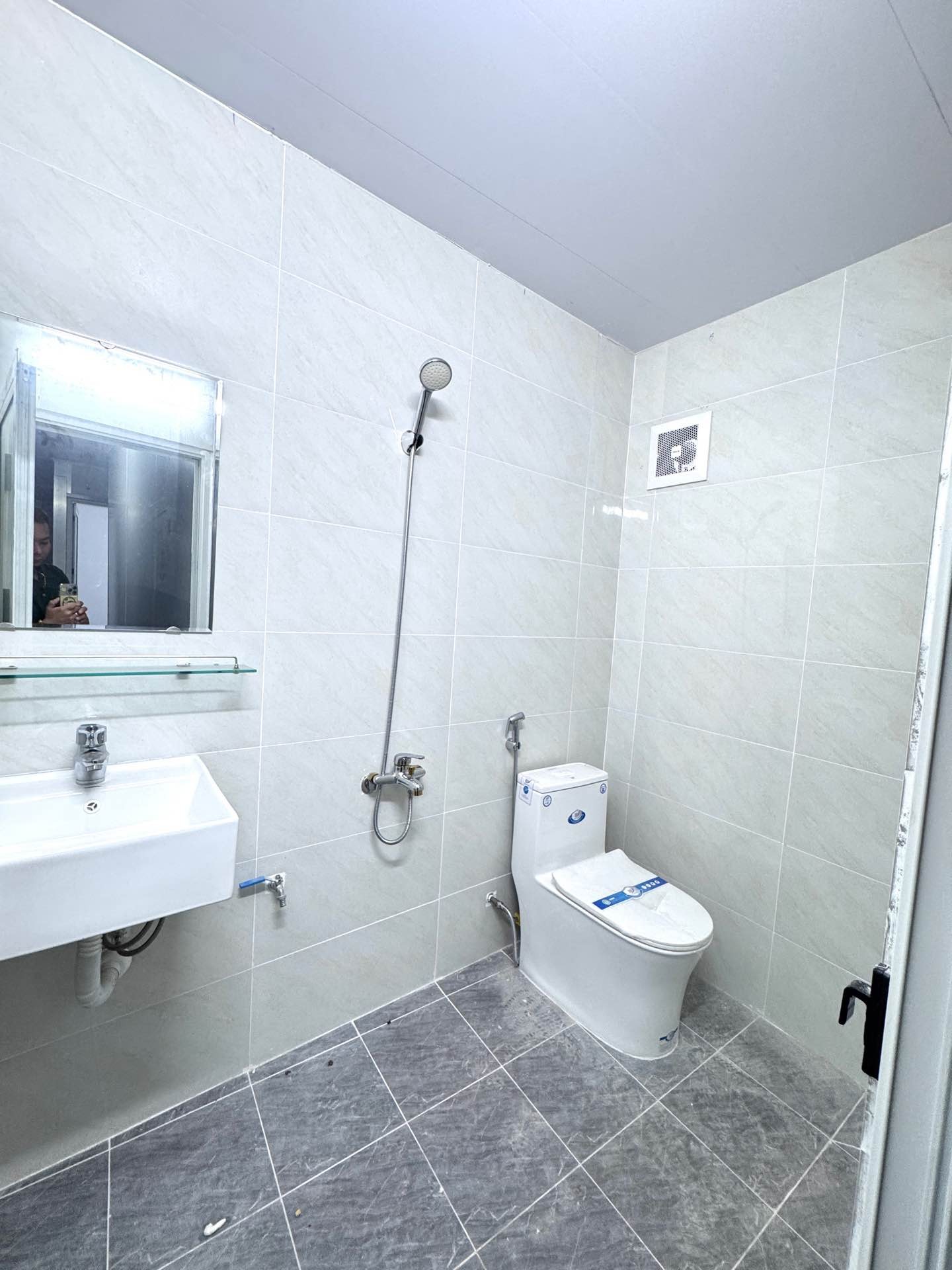 Bán nhà Định Công Thượng - diện tích 37m2 2 tầng - gần ô tô - giá 2,2 tỷ