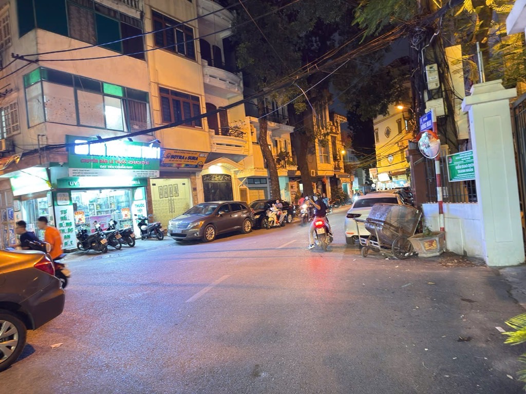 Bán nhà Hồng Mai - diện tích 46m2 3 tầng - Ô TÔ ĐỖ CỬA - giá 16,3 tỷ