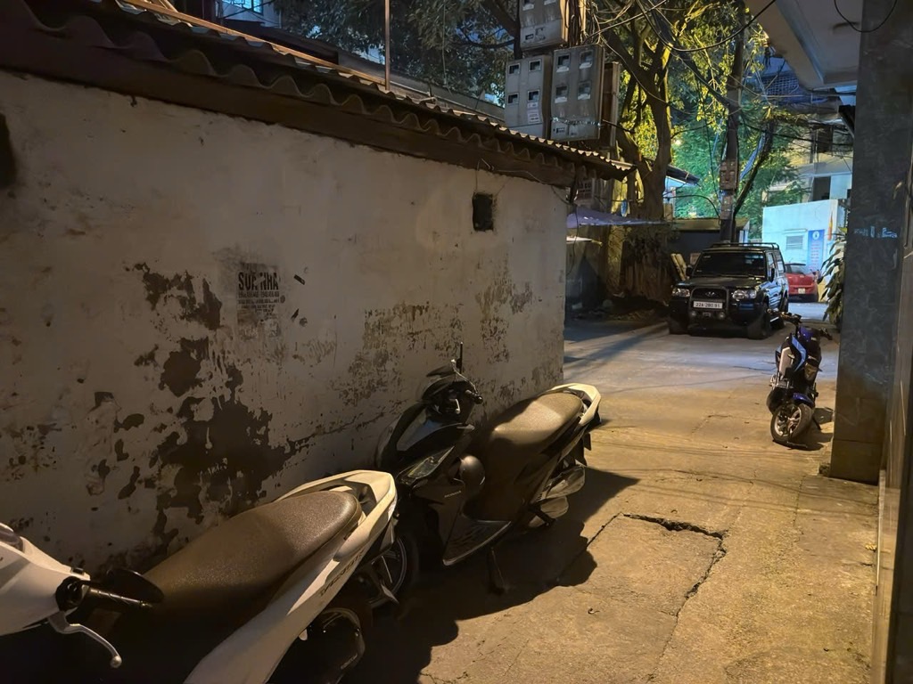 Bán nhà Hồng Mai - diện tích 46m2 3 tầng - Ô TÔ ĐỖ CỬA - giá 16,3 tỷ