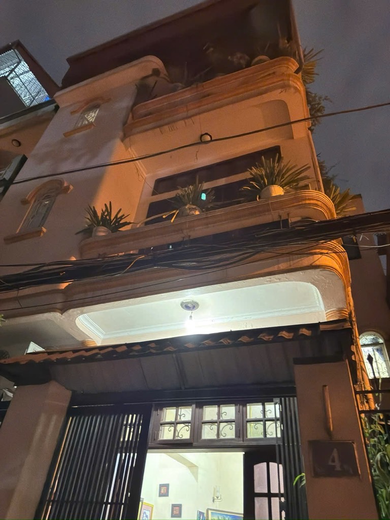 Bán nhà Hồng Mai - diện tích 46m2 3 tầng - Ô TÔ ĐỖ CỬA - giá 16,3 tỷ